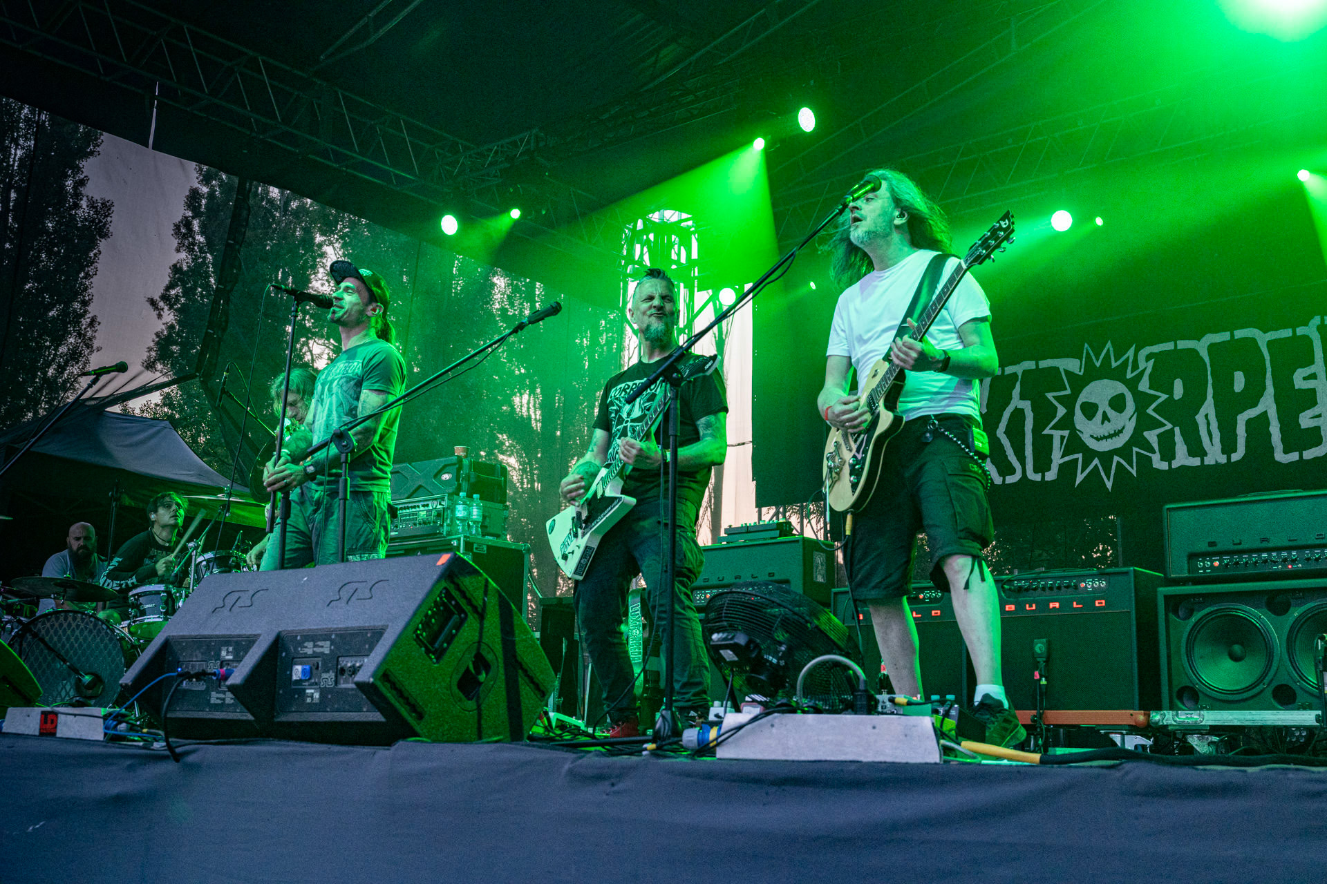 Koncert Luxtorpeda 10 urodziny. Warszawa Progresja.Gramy do Woli.n/z.Robert „Litza” Friedrich – gitara, wokal,n/z.Przemysław „Hans” Frencel – wokal, rapn/z.Robert „Drężmak” Drężek – gitaran/z.Krzysztof „Kmieta” Kmiecik – gitara basowan/z.Tomasz „Krzyżyk” Krzyżaniak – perkusjaFot. Andrzej kaziq Wasilkiewicz/Reporter