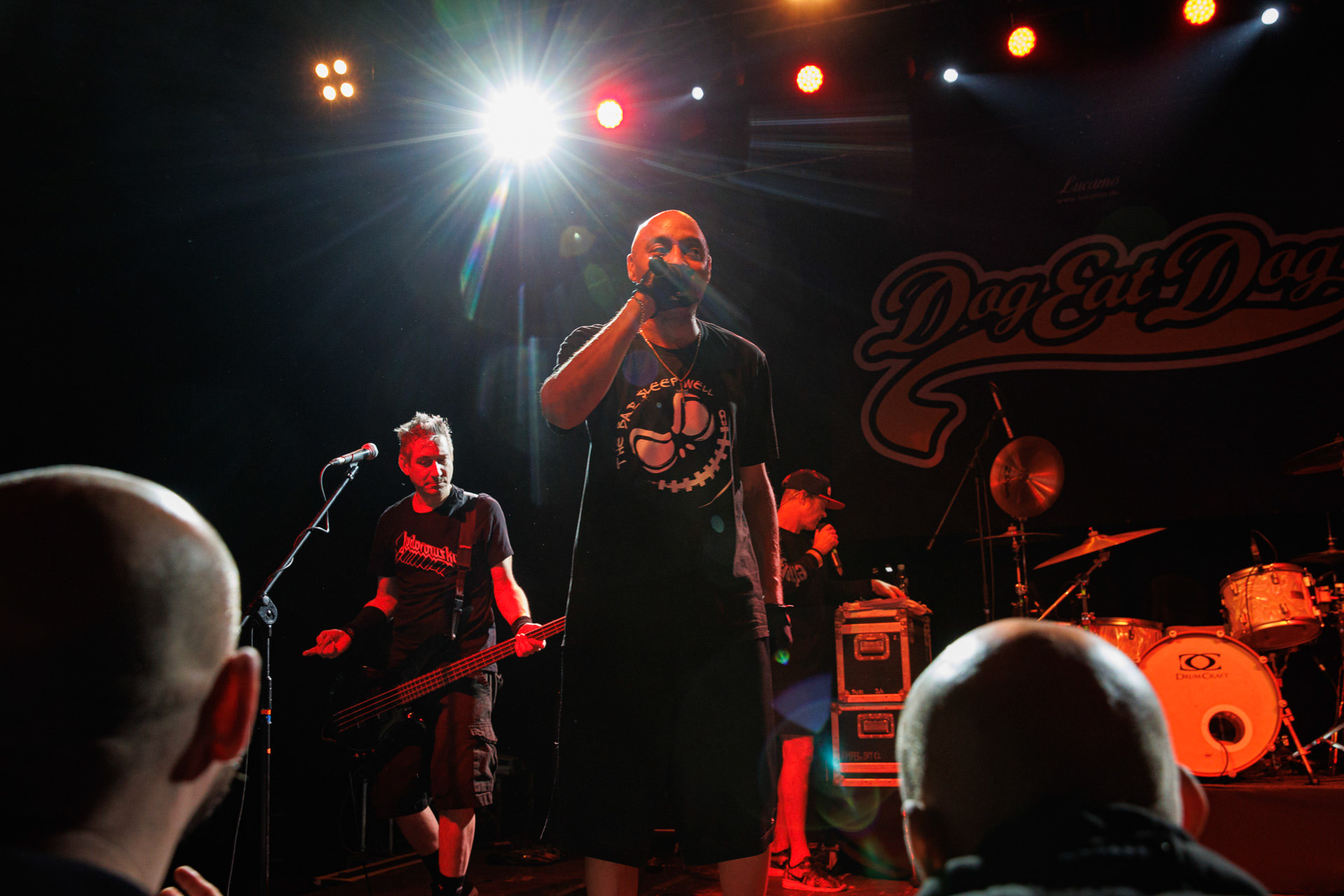 30.11.2021 koncert Dog Eat Dog - USA - hardcore, punkrock, rap, metal, hip hop, reggae, soul, funk,n/z Dave Neabore (bass), n/z John Connor (vocals), n/z Brandon Finley (drums), n/z Roger Hammerli (guitar),n/z Bozez (sax &amp; beer),koncert Warszawa, Progresja 25 lat albumu Play Games -  Dog Eat Dog.fot. Andrzej Wasilkiewicz/Reporter