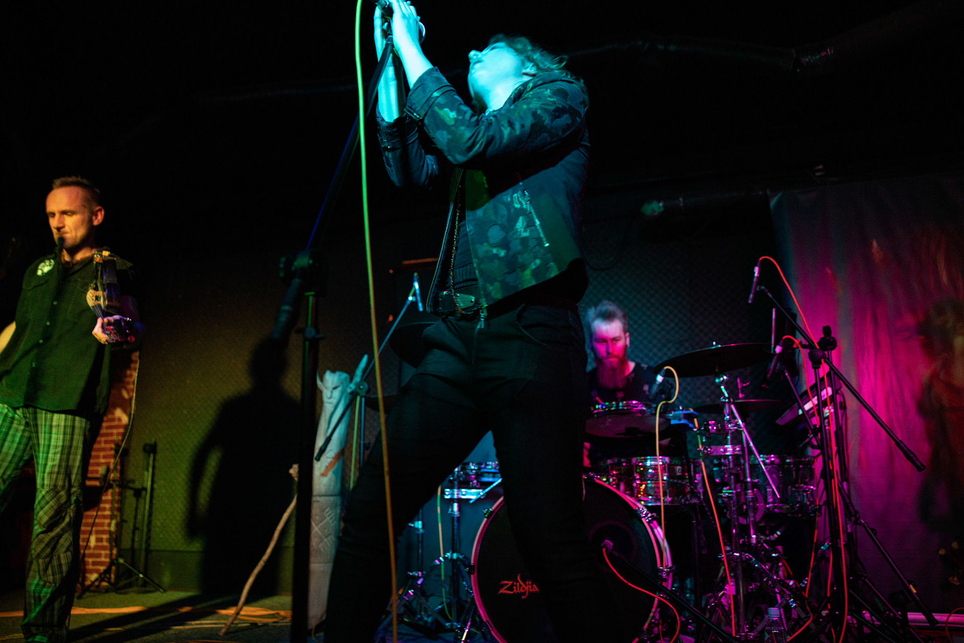 Żywiołak - biometal, folk, ethno sound,
Robert Jaworski - fidel renesansowa, wokal, lira korbowa,
Kamil Strzyżewski - gitara basowa, lutnia,
Wiktoria Kwiatkowska - śpiew, 
Zuza Ciszewska - śpiew, skrzypce,
Michał Lange - perkusja,
Szyszka Leśna - skrzypce ,wokal wspomagający,
Warszawa, klub Potok Drugi Dom Ludzi Rocka,
fot. Andrzej kaziq Wasilkiewicz