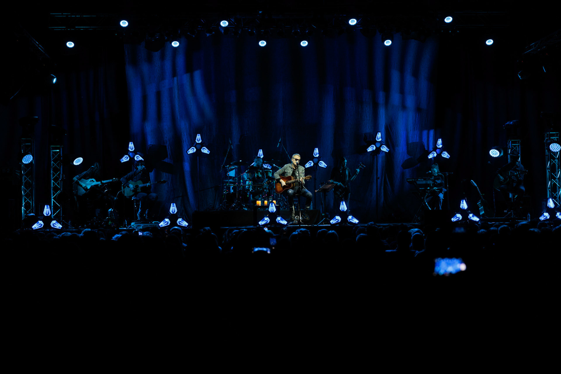 20.02.2022 Wilki 30lat akustycznie - Mija okragle 30 lat od czasu wydania debiutanckiej plyty “Wilki”.Koncert w warszawskiej Progresji. n/z Robert Gawlinskifot. Andrzej Wasilkiewicz/Reporter