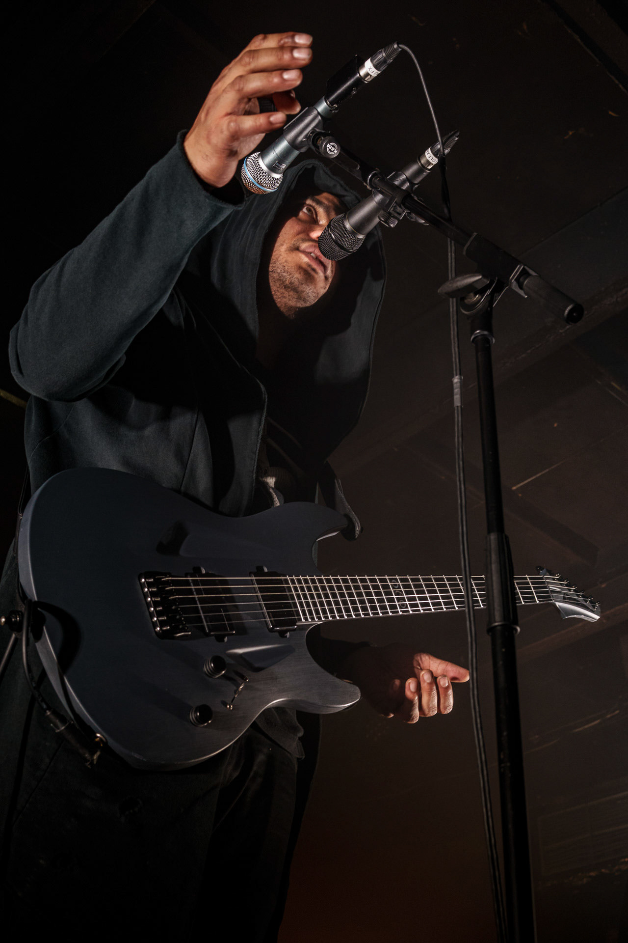 6.12.2022 Zeal &amp; Ardor - Warszawa.Szwajcarski industrial metal, blackgaze, awant-garde, afroamerykanski spirytualizmu z black metalem,n/z Manuel Gagneux - wokal, gitara,Knock Out Productions,Klub Proxima,Fot. Andrzej Wasilkiewicz/Reporter