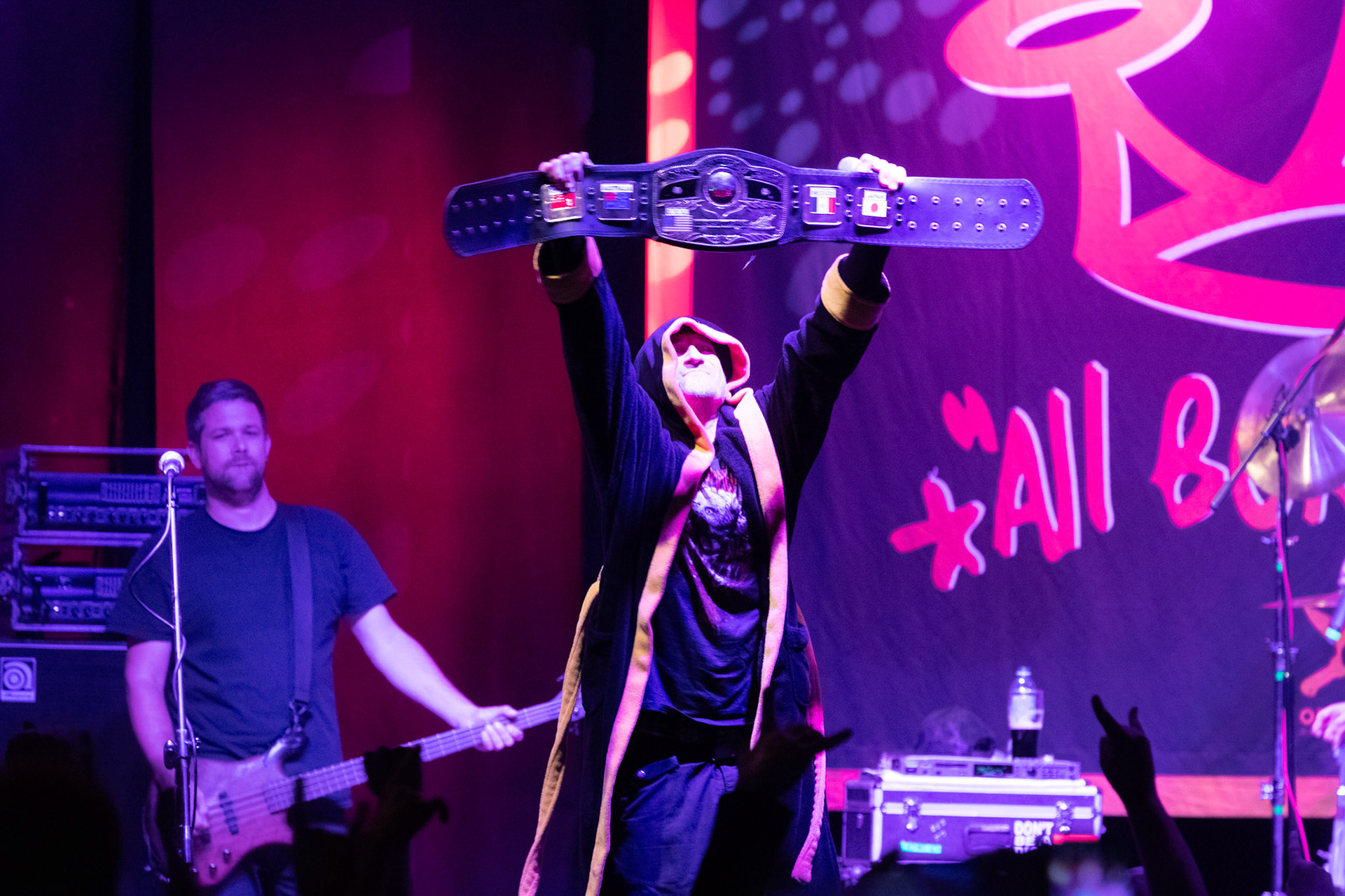 Dog Eat Dog - USA - hardcore, punkrock, rap, metal, hip hop,reggae, soul, funk,
Dave Neabore (bass), 
John Connor (vocals), 
Brandon Finley (drums) 
Roger Hämmerli (guitar)
Bozez (sax & beer)
koncert w Warszawskiej Progresji w ramach trasy 25 lat All Boro Kings zespołu Dog Eat Dog.
fot. Andrzej Wasilkiewicz/Reporter