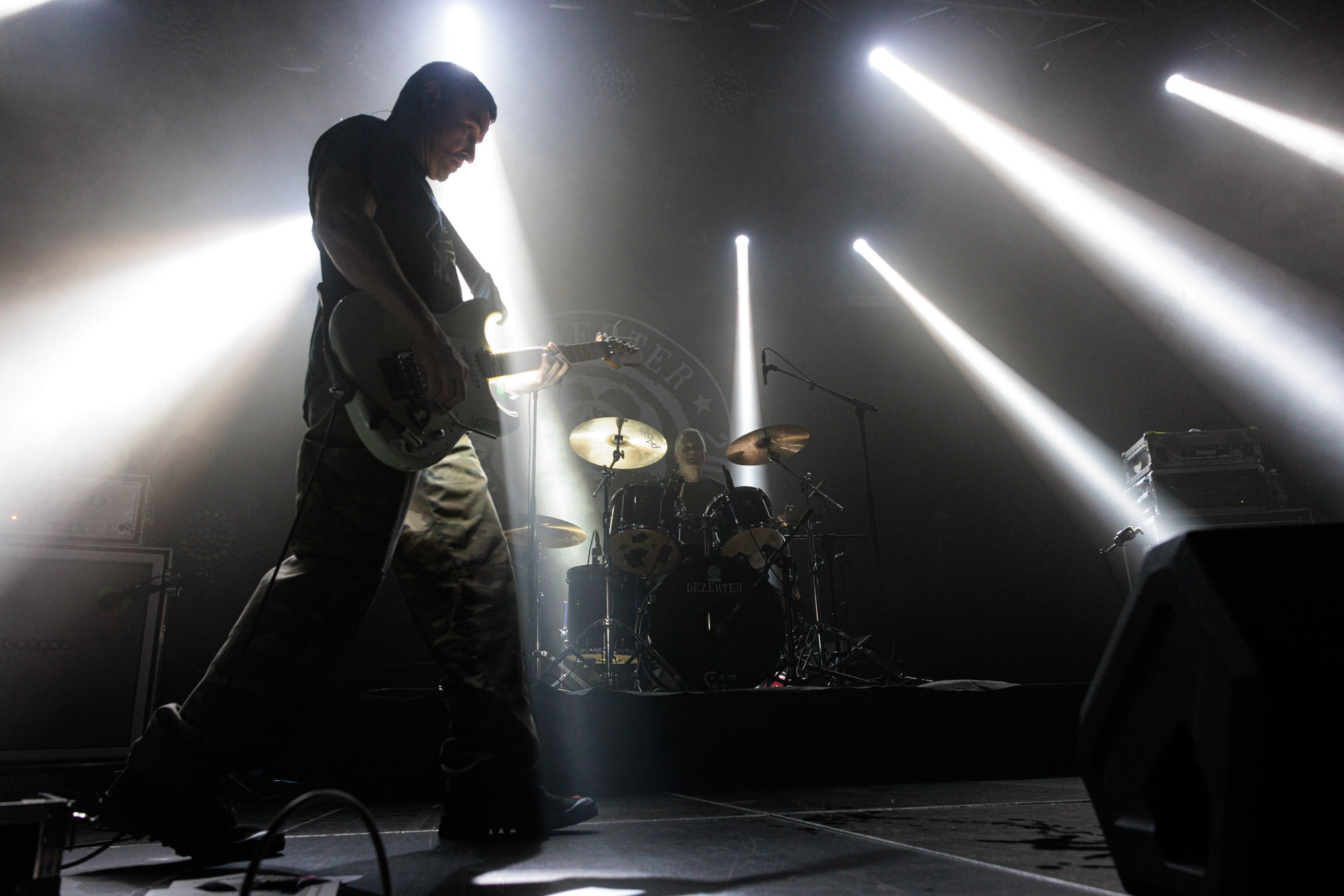 16.11.2021 Dezerter - 40 lecie,koncert Warszawa Palladium. N/z Robert Robal Matera gitara, N/z Krzysiek Grabowski perkusja,N/zJacek Chrzanowski bass, Dezerter, SS20, Punk, Punkrock, hardcore, rock.fot. Andrzej Wasilkiewicz/REPORTER