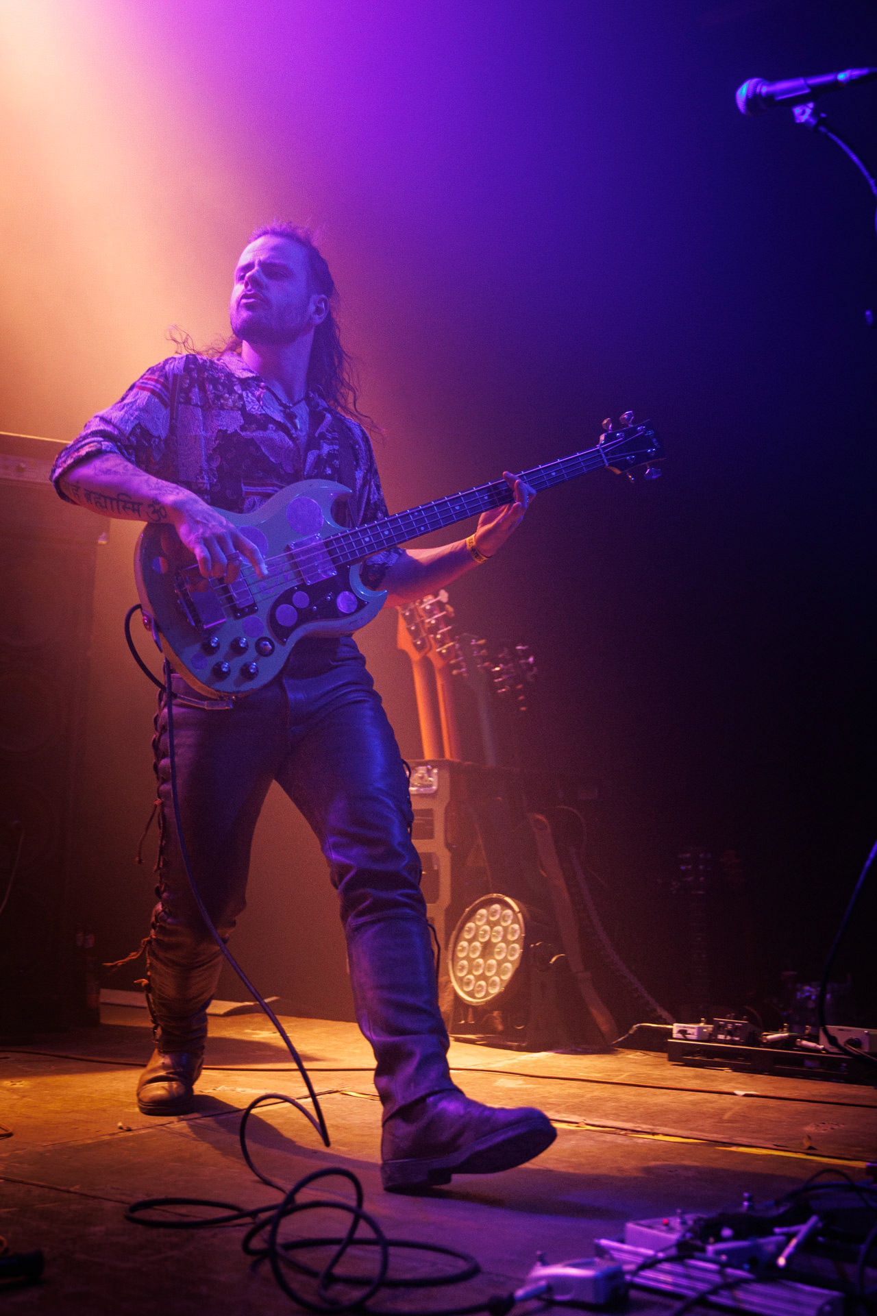 22.01.2022 - Taraban - support Me And That Man, warszawska Progresja.n/z Daniel Suder - wokal, gitara basowa,Taraban to krakowskie power-trio, bluesa, prog-rocka oraz proto-metal.fot. Andrzej kaziq Wasilkiewicz/Reporter