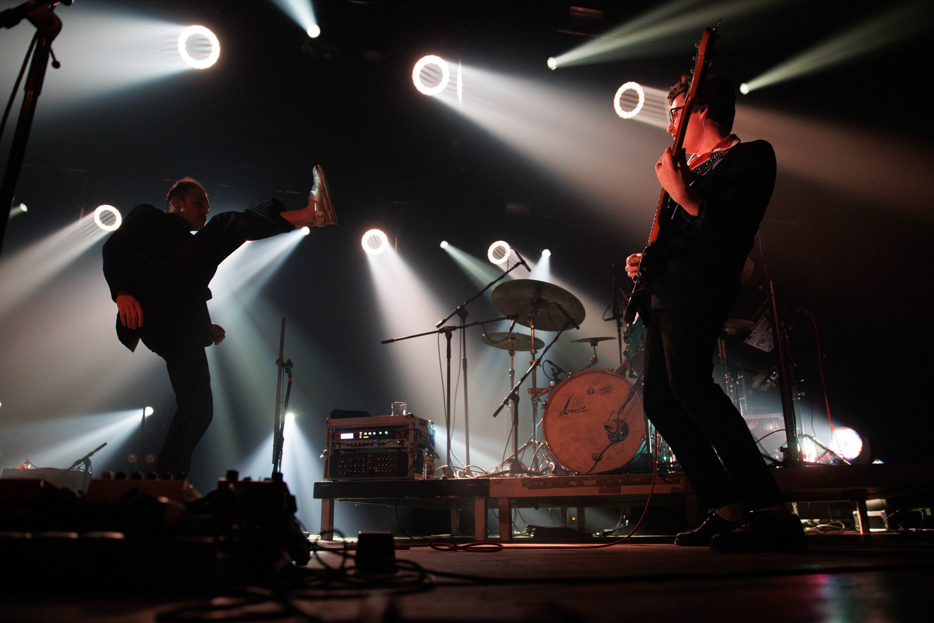 18.12.2021 Karas Rogucki - koncert klub Stodoła - Warszawan/z Piotr Rogucki - wokal gitara,n/z Kuba Karas - wokal bass,n/z Wiktoria Jakubowska - perkusja,n/z Kamil Holden Kryszak - gitara,Alternatywny pop, Kayax, Ostatni bastion romantyzmu, fot. Andrzej Wasilkiewicz/Reporter