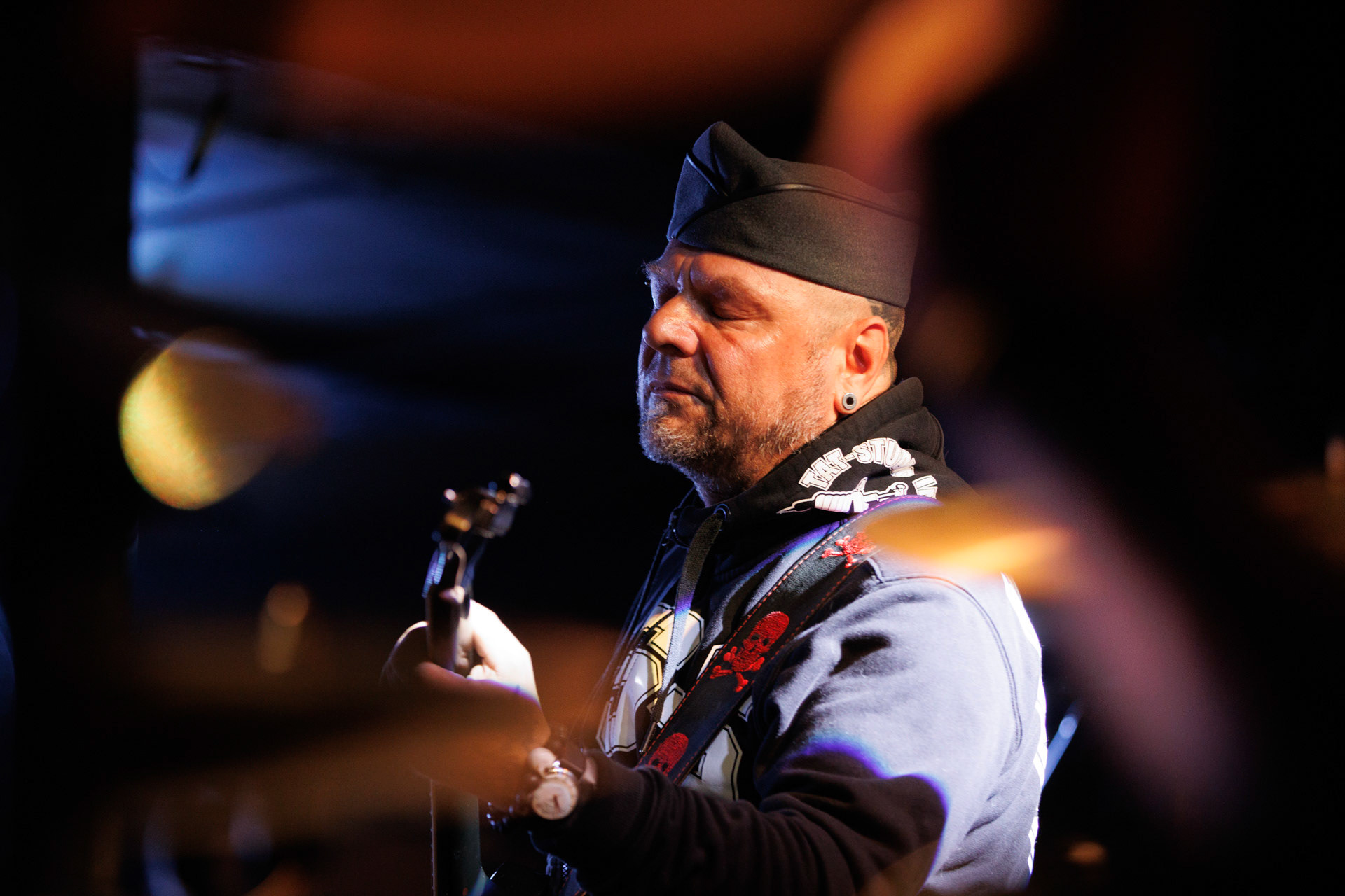 12.11.2021 Lipali - koncert Warszawa klub Remont.Najnowszy album „MOSTY, RZEKI, LUDZIE”.Tomasz Lipa Lipnicki - wokal, gitara,Rock, rock progresywny, rock alternatywny, polski rock.fot. Andrzej kaziq Wasilkiewicz/Reporter