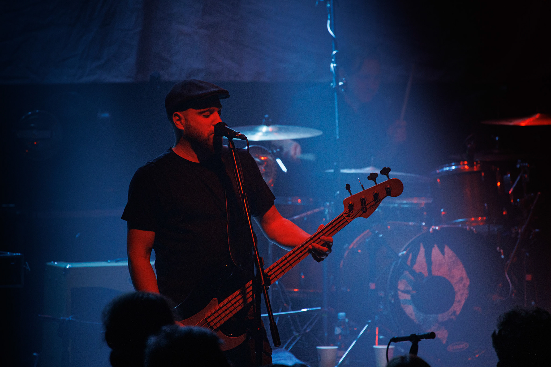 22.01.2022 koncert Me And That Man w Warszawie,Klub Progresja,n/z Matteo Bassoli - bass, wokal, Nergal znany jest z szerokich horyzontow muzycznych. Lider Behemoth nigdy nie kryl swojej sympatii do lzejszej, klimatycznej muzyki, spod znaku country, folku, bluesa. Dowodem jest zespol Me And That Man.Fot. Andrzej Wasilkiewicz/Reporter