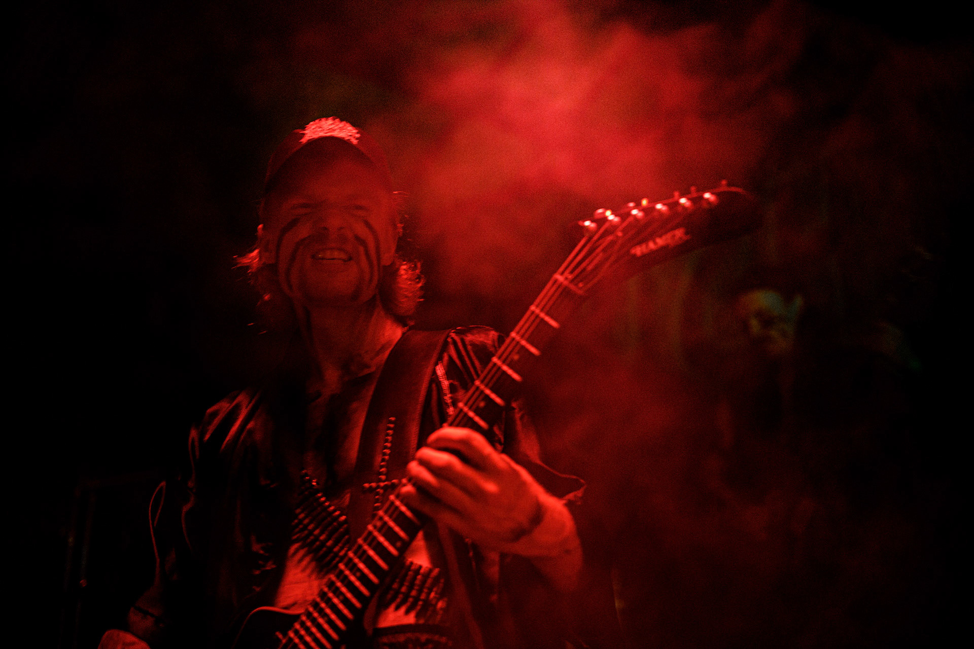 TRUCHŁO STRZYGI (black punk), Gwiezdny Demon - release show,w składzie:Gambit - wokalP. - gitara/wokalAlkatraz - gitara/wokalKaczor - garyMadness - bass/wokalPanass - bass/wokalGolem - nosferatu/wokalCzarownice - tba/wokalChłopaki z baraków polskiego metalu, rozpędzona maszyna do robienia grubego melanżu, gwiezdne trupy, kreatury obrzydlistwa i martwi decydenci podziemia. Prawdopodobnie pierwszy i ostatni raz zagrają całego Demona na żywo, a Ty mordeczko będziesz miał o czym kolegom przy wódce opowiadać.Produkcja Left Hand Soundsfot. Andrzej Wasilkiewicz/kaziq.com