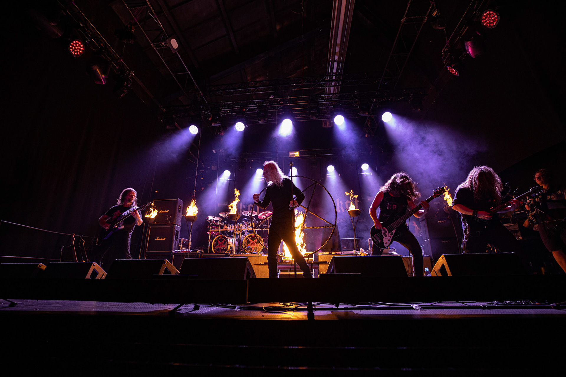 12.09.2021 - KAT i Roman Kostrzewski - koncert "Do zobaczenia w piekle" Wroclaw, Centrum Koncertowe A2.  Roman Kostrzewski – wokalJacek Nowak – perkusjaKrzysztof Pistelok – gitaraJacek Hiro – gitaraMichal Laksa – basGościnnie: Adam „Nergal” Darski (Behemoth)Piotr „Peter” Wiwczarek (Vader),Tomasz „Titus” Pukacki (Acid Drinkers)Adrian „Fred” Frelich (Dragon)Krzysztof „Fazi” Oset (ex-Kat)Piotr „Mancover” Mańkowski (Wolf Spider)Wacław „Vogg” Kiełtyka (Decapitated)Marek „Spider” Pająk (Vader)Jarek „Gronos” Gronowski (Dragon, ex-Kat)Paweł „Baitel” Pasek (Decapitated) Piotr Radecki (ex-Kat &amp; Roman Kostrzewski)fot. Andrzej kaziq Wasilkiewicz