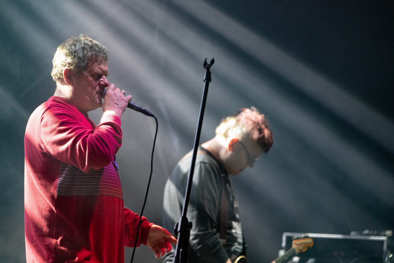 KULT - koncert w ramach Pomaranczowej Trasy 2020 - MUZYCZNA SYRENKA. 9 pazdziernika 2020, Warszawa, Stadion Syrenki. n/z. Kazik Staszewski wokal, n/z. Piotr Morawiec gitara,Rock, rock progresywny, rock alternatywny, punk, nowa fala.fot. Andrzej kaziq Wasilkiewicz/Reporter