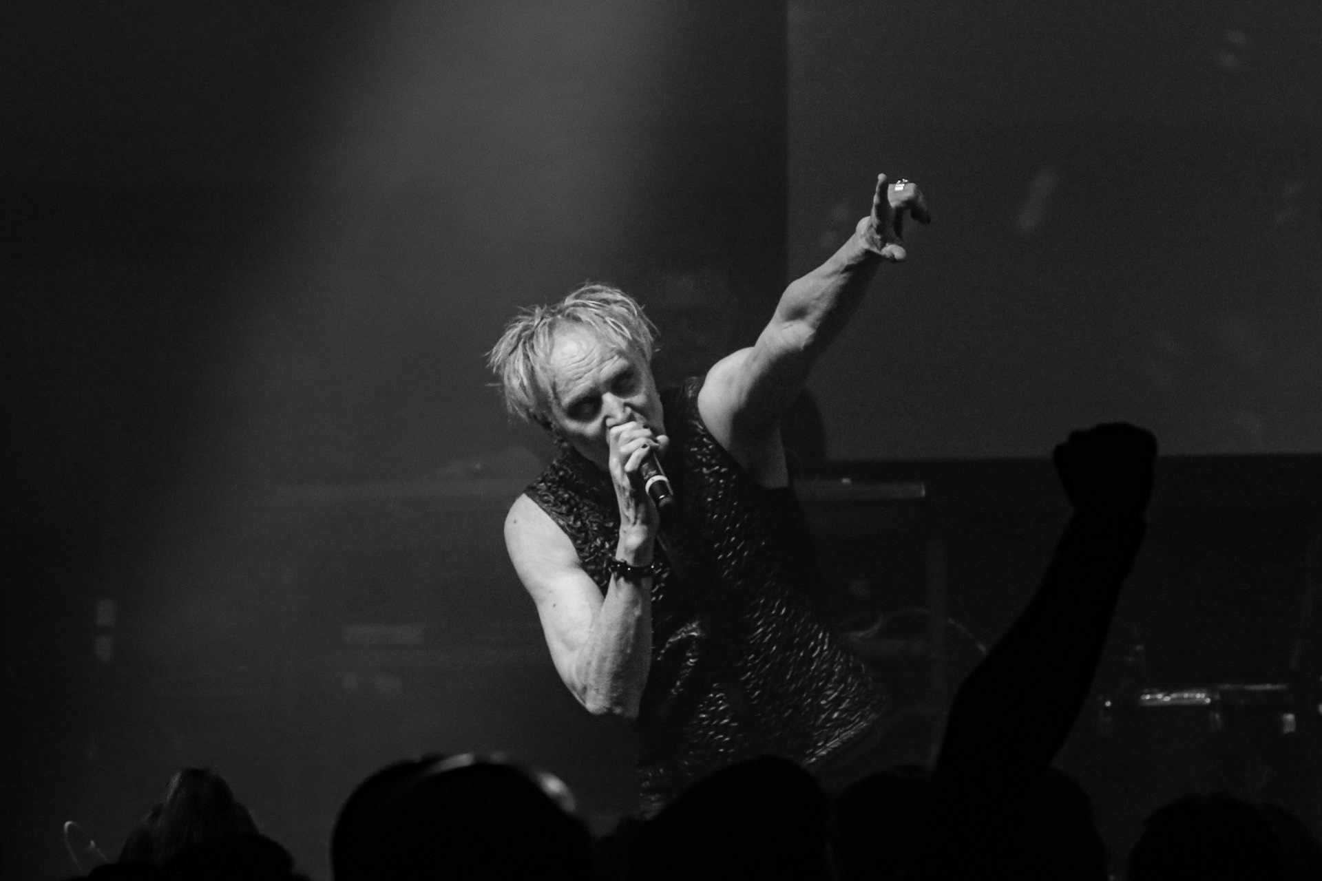 9.08.2022 FRONT LINE ASSEMBLY (Metropolis Records/Kanada) - Industrial/EBM - Warszawski koncert w Progresji.  WiniaryBookings,fot. Andrzej Wasilkiewicz/kaziq.com