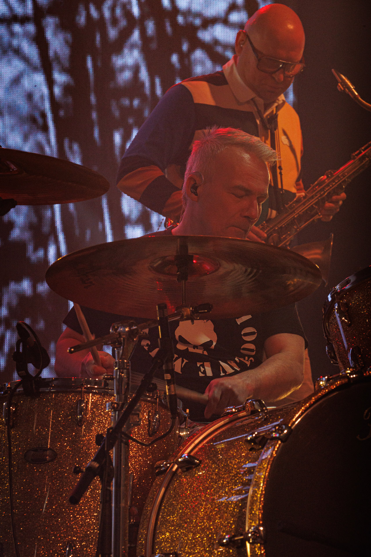 15.01.2022 KULT - koncert Pomaranczowa Trasa 2021/2022 - Warszawa Stodoła, Kult konczy w doskonalej formie przeniesiony z jesieni ostatni koncert Pomaranczowej Trasy 2021, publicznosc nie zawiodla, pelna sala.   n/z Tomasz Goehs perkusja,Rock, rock progresywny, rock alternatywny, punk, nowa fala, polski rock.fot. Andrzej kaziq Wasilkiewicz/Reporter