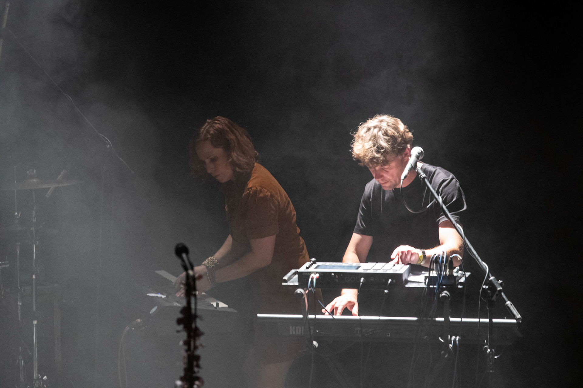 The Gathering: holenderska grupa rockowa, trasa The Gathering_30th Anniversary od doom-metalowego brzmienia z lat 90 po melodyjne i klimatyczne rejony rocka, trip-rock, post-rock, metalu, czy shoegaze. Koncert Warszawa Progresja, HQ44

The Gathering w składzie:
Silje Wergeland – wokal
Rene Rutten – gitara
Hans Rutten – perkusja
Frank Boeijen – klawisze
Hugo Prinsen Geerligs – bass
fot. Andrzej kaziq Wasilkiewicz/Reporter