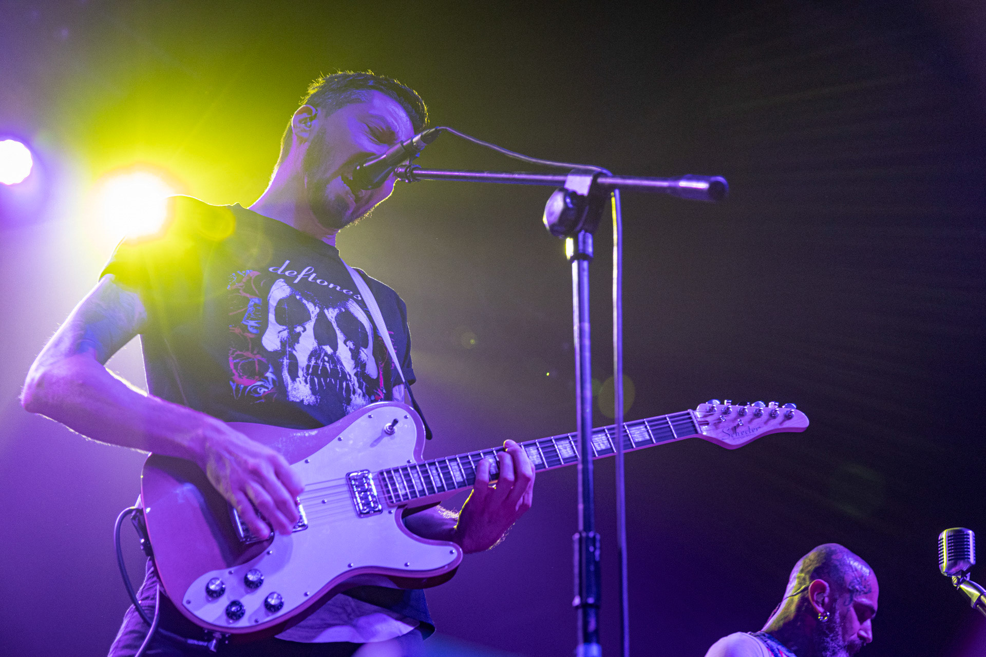 30.08.2022 Fundacja Bezpieczne Niebo wraz z klubem Progresja serdecznie zapraszają na specjalny koncert charytatywny dla Szymona Stankiewicza, który walczy z nowotworem.KonstelacjeKonstelacje to warszawski skład, który właśnie wchodzi na rynek ze swoją debiutancką płytą “Poza Horyzont”. Zespół miesza różne style, tworząc własną tożsamość, krążącą wokół klimatów Deftones i melancholii rocka z lat 90′. W sieci dostępne są już 4 single z nadchodzącego albumu. Organizacja Progresja i Fundacja Bezpieczne Niebo. fot. Andrzej Wasilkiewicz/kaziq.com