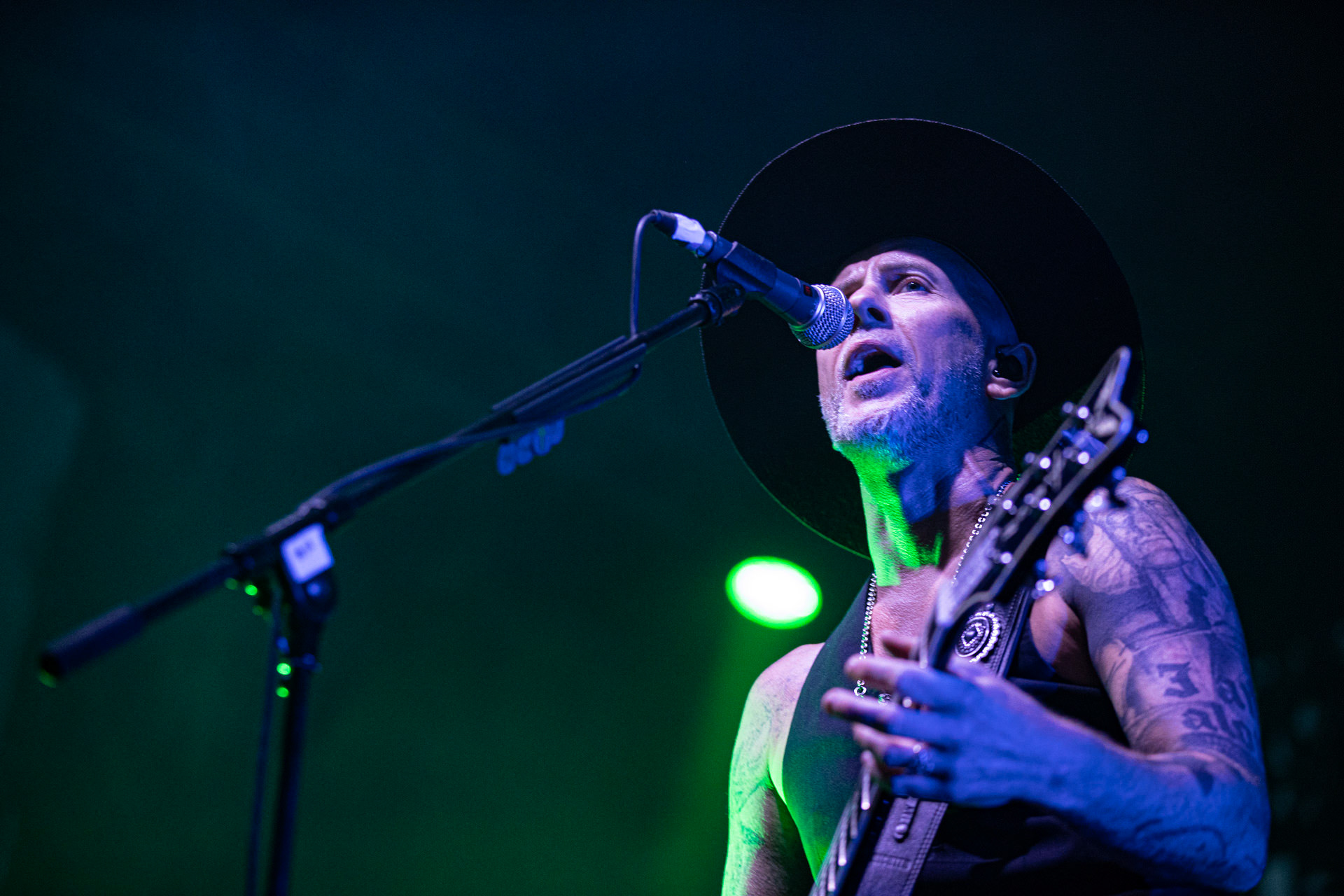 13.08.2021 koncert Me And That Man w Warszawie,Letnia scena Progresji, Gramy do Woli.n/z Adam Nergal Darski - gitara, wokal,Fot. Andrzej Wasilkiewicz/Reporter