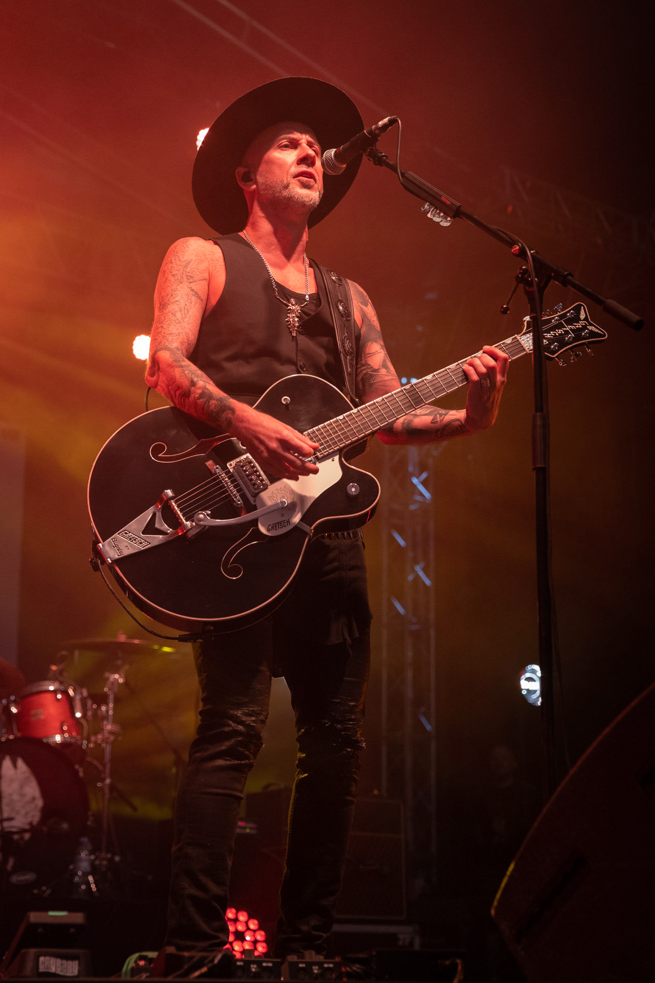 13.08.2021 koncert Me And That Man w Warszawie,Letnia scena Progresji, Gramy do Woli.n/z Adam Nergal Darski - gitara, wokal,Fot. Andrzej Wasilkiewicz/Reporter