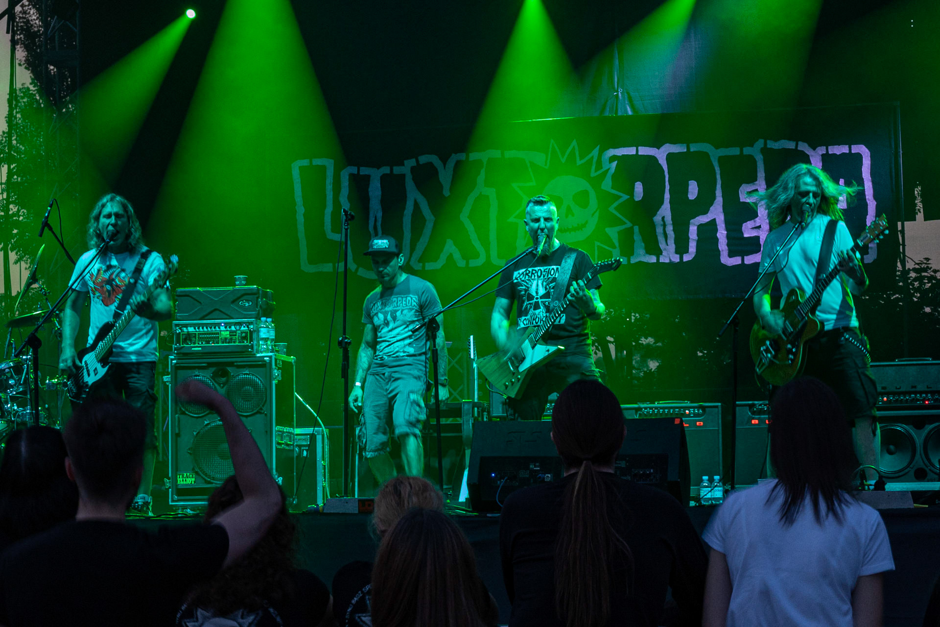 Koncert Luxtorpeda 10 urodziny. Warszawa Progresja.Gramy do Woli.n/z.Robert „Litza” Friedrich – gitara, wokal,n/z.Przemysław „Hans” Frencel – wokal, rapn/z.Robert „Drężmak” Drężek – gitaran/z.Krzysztof „Kmieta” Kmiecik – gitara basowan/z.Tomasz „Krzyżyk” Krzyżaniak – perkusjaFot. Andrzej kaziq Wasilkiewicz/Reporter