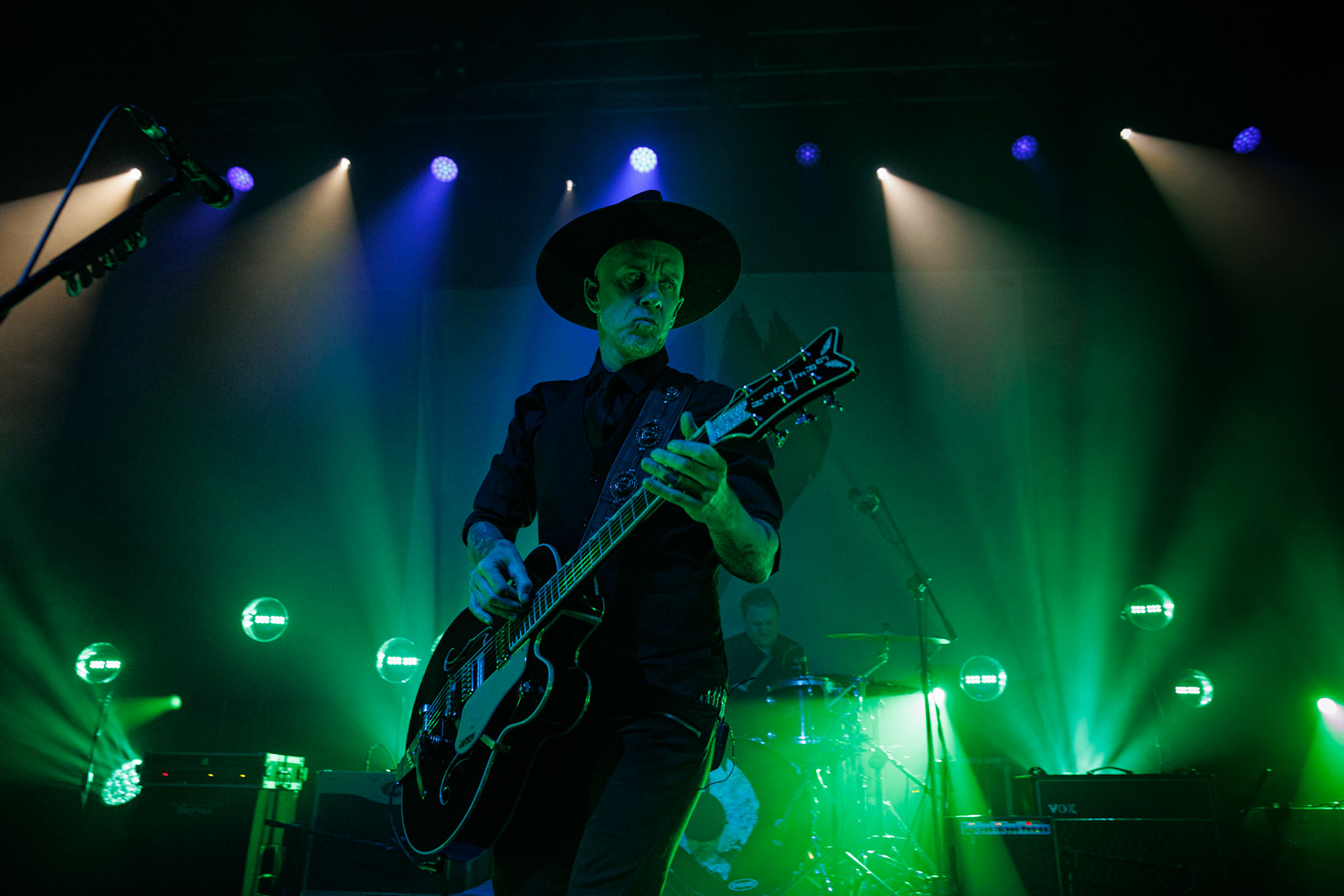 22.01.2022 koncert Me And That Man w Warszawie,Klub Progresja,n/z Adam Nergal Darski - gitara, wokal,Nergal znany jest z szerokich horyzontow muzycznych. Lider Behemoth nigdy nie kryl swojej sympatii do lzejszej, klimatycznej muzyki, spod znaku country, folku, bluesa. Dowodem jest zespol Me And That Man.Fot. Andrzej Wasilkiewicz/Reporter