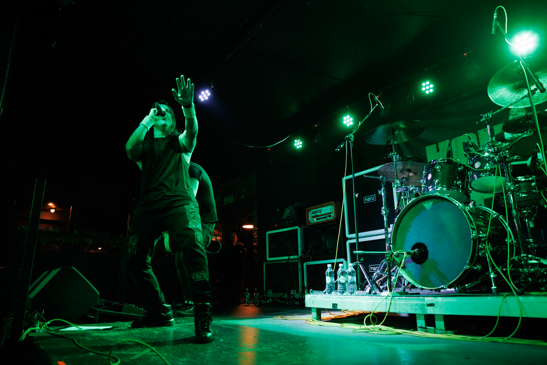 13.11.2021 House Of Death - koncert Warszawa RemontJuan Carlos Cano - wokal,Szymon „Sajmon” Synowka – perkusja,thrash metal, crossover thrash, heavy metal, speed metal, hard rock,fot. Andrzej Wasilkiewicz/Reporter