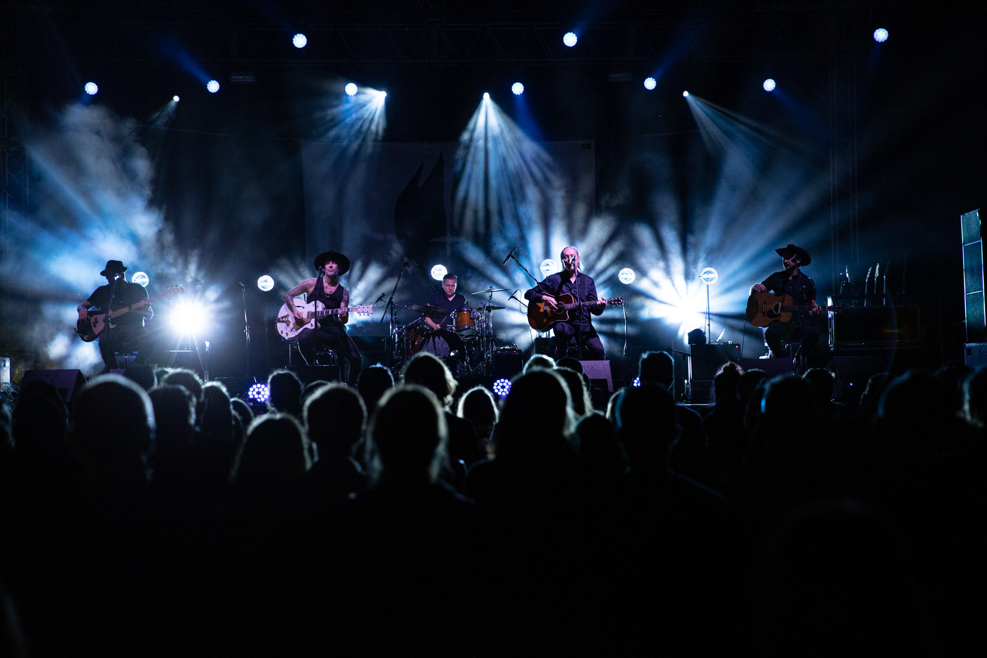 13.08.2021 koncert Me And That Man w Warszawie,Letnia scena Progresji, Gramy do Woli.n/z Adam Nergal Darski - gitara, wokal,n/z John Porter - gitara, wokal,n/z Łukasz Kumanski - perkusja,n/z Matteo Bassoli - bass, wokal,n/z Sasha Boole - gitara, wokal,Fot. Andrzej Wasilkiewicz/Reporter