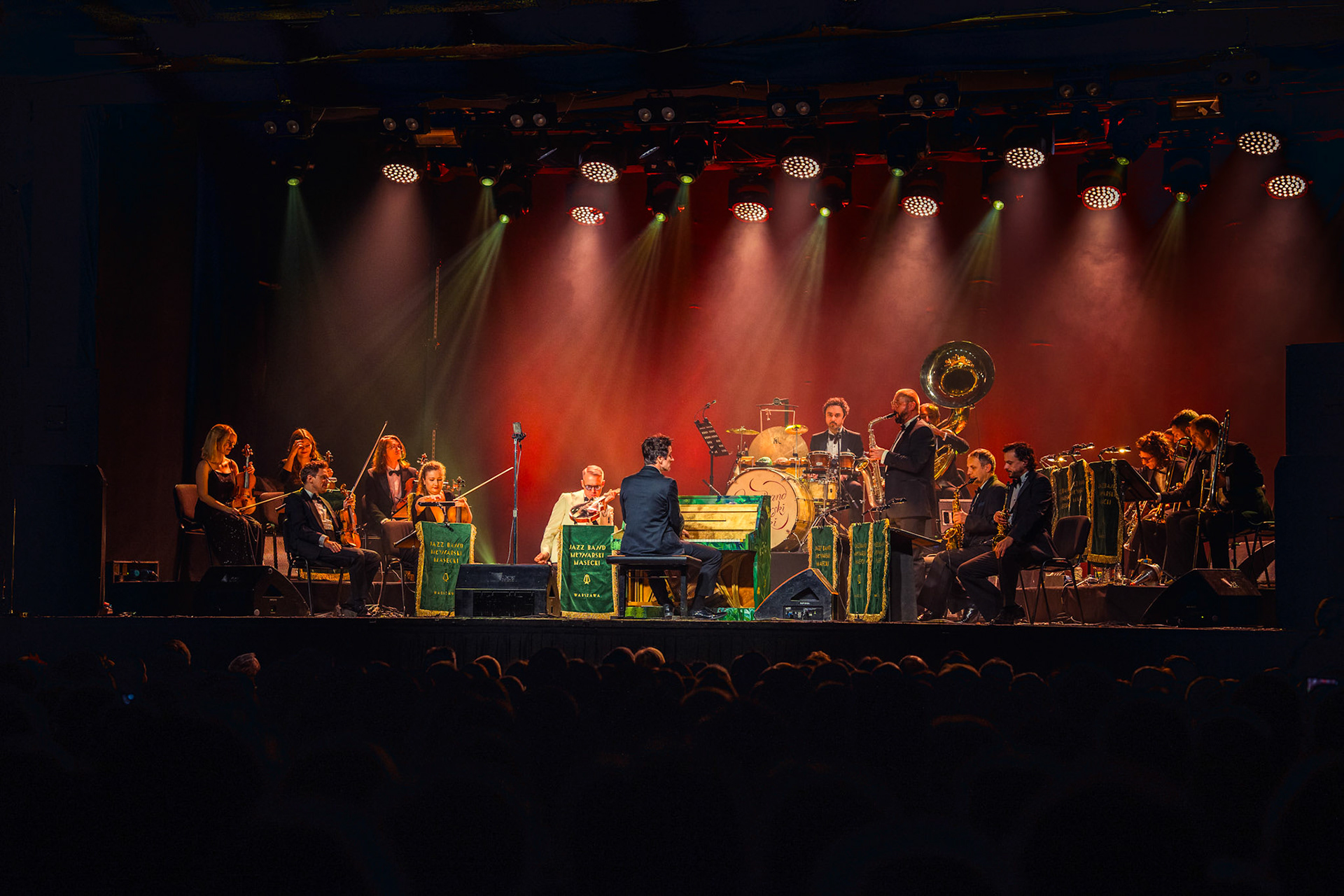 2023.12.13 JAZZ-BAND MLYNARSKI-MASECKI zespol grajacy przedwojenny polski jazz. Warszawa, Klub Stodola, fot. Andrzej Wasilkiewicz/REPORTER