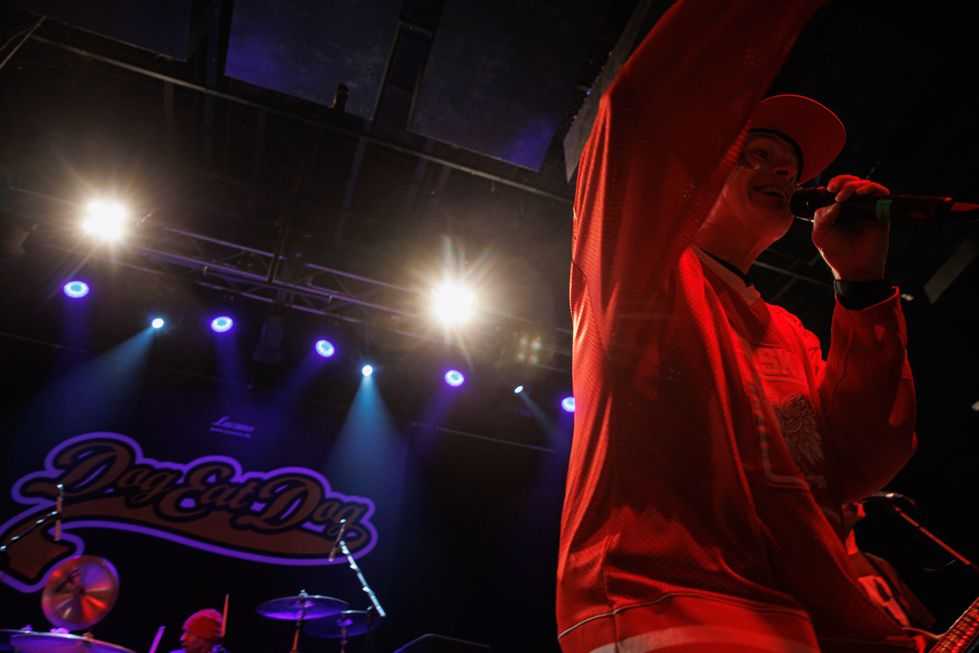 30.11.2021 koncert Dog Eat Dog - USA - hardcore, punkrock, rap, metal, hip hop, reggae, soul, funk,n/z Dave Neabore (bass), n/z John Connor (vocals), n/z Brandon Finley (drums), n/z Roger Hammerli (guitar),n/z Bozez (sax &amp; beer),koncert Warszawa, Progresja 25 lat albumu Play Games -  Dog Eat Dog.fot. Andrzej Wasilkiewicz/Reporter