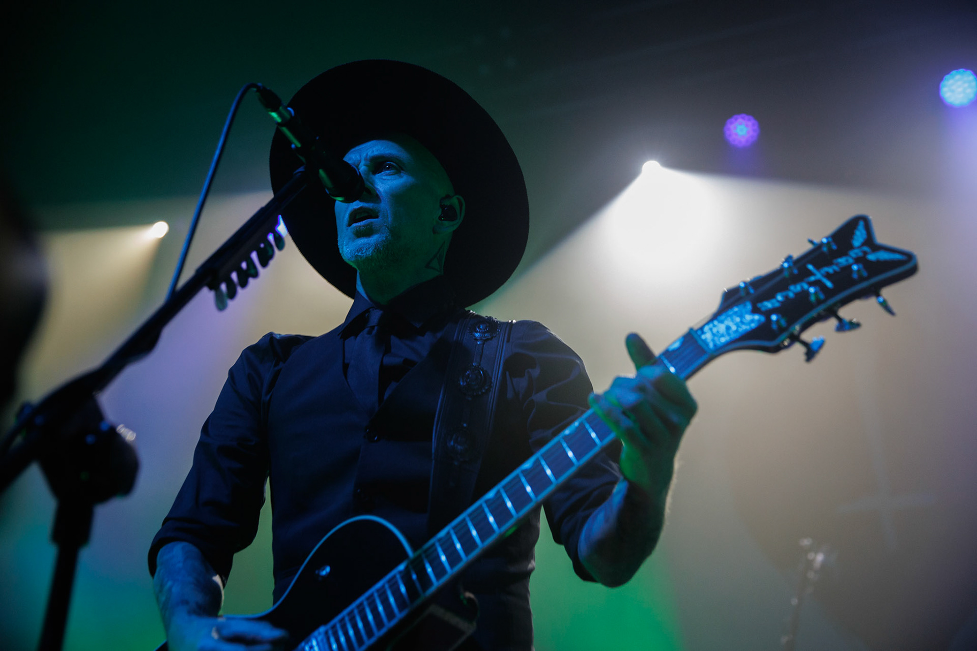 22.01.2022 koncert Me And That Man w Warszawie,Klub Progresja,n/z Adam Nergal Darski - gitara, wokal,Nergal znany jest z szerokich horyzontow muzycznych. Lider Behemoth nigdy nie kryl swojej sympatii do lzejszej, klimatycznej muzyki, spod znaku country, folku, bluesa. Dowodem jest zespol Me And That Man.Fot. Andrzej Wasilkiewicz/Reporter