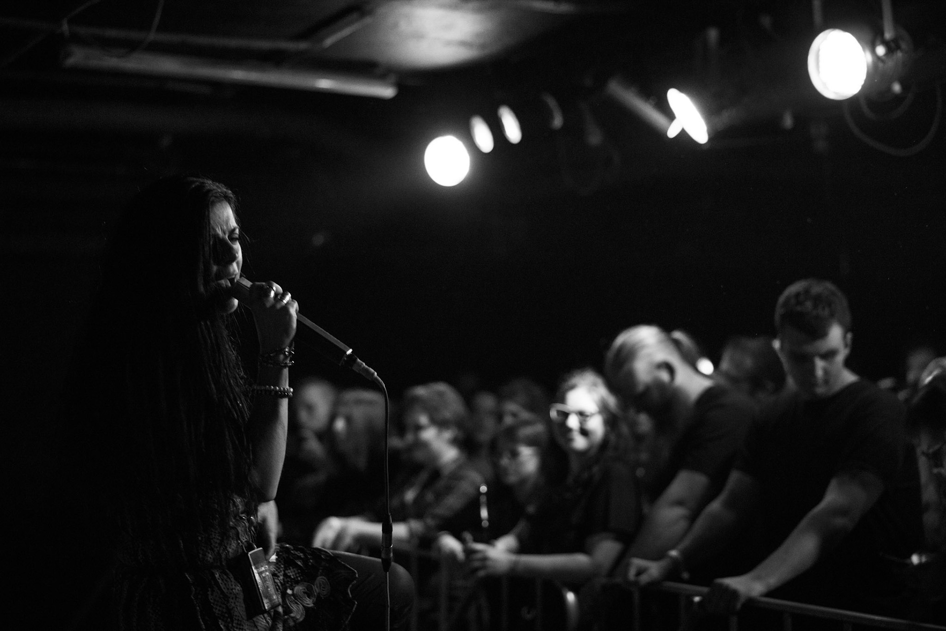 Hetane - rock alternatywny, trip-hop, muzyka elektroniczna,
MAGDA OLEŚ - wokale, teksty,
ŁUKASZ /JELEŃ/ POL - gitara, klawisze, elektronika,
REM KARPIENKO - bass,
MICHAŁ LANGE- perkusja,
Warszawa, klub Potok Drugi Dom Ludzi Rocka,
fot. Andrzej kaziq Wasilkiewicz