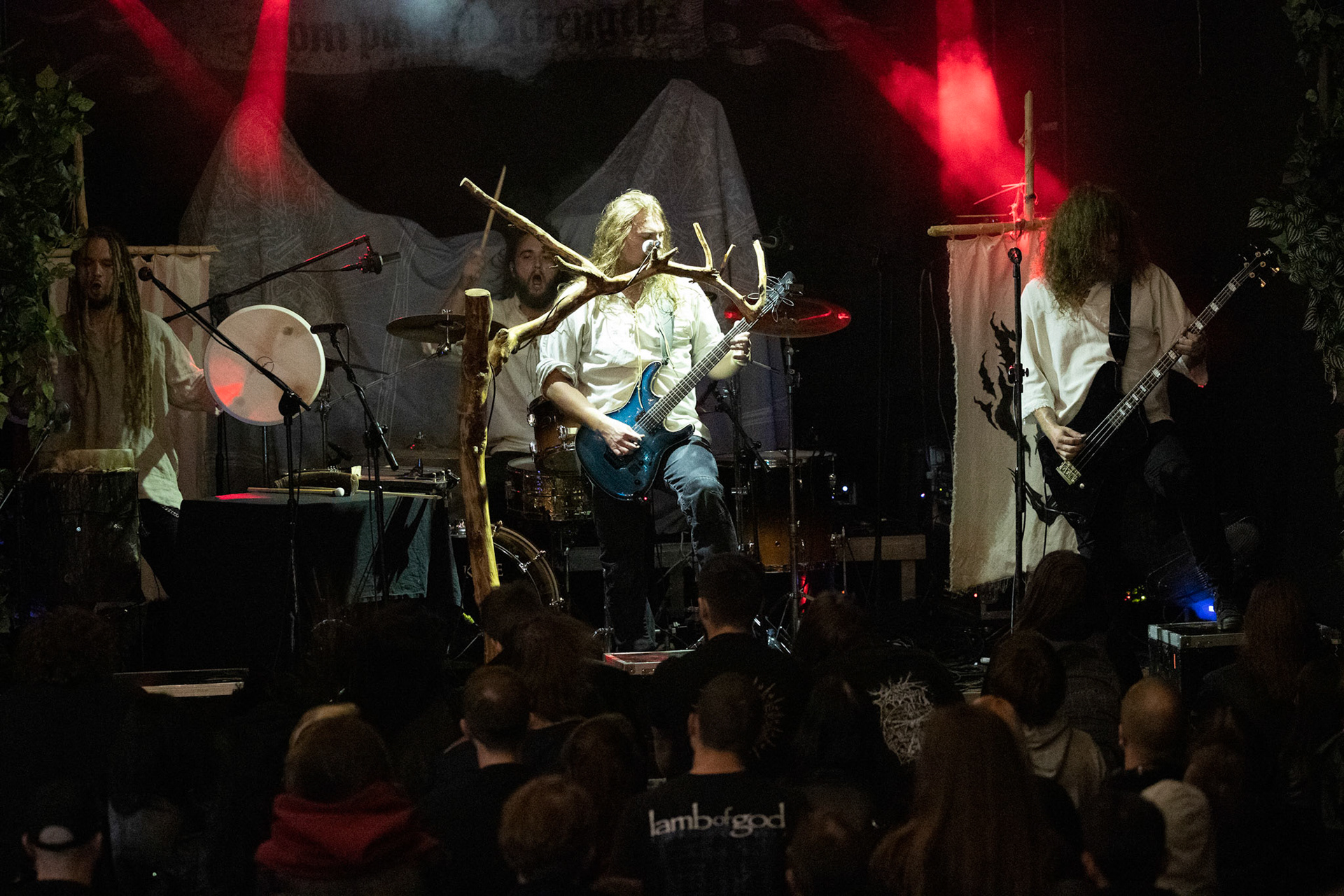 28.08.2021 Varmia - koncert, Warszawa klub REJS,Lato w Plenerze, Winiary Bookings,Lasota wokal, gitara,Cwiara wokal, bas,Emil perkusja,Piotr instrumenty perkusyjne, rog kozla, drewniana tuba, wokal, krivula i tagelharpa,Fot. Andrzej Wasilkiewicz/Reporter