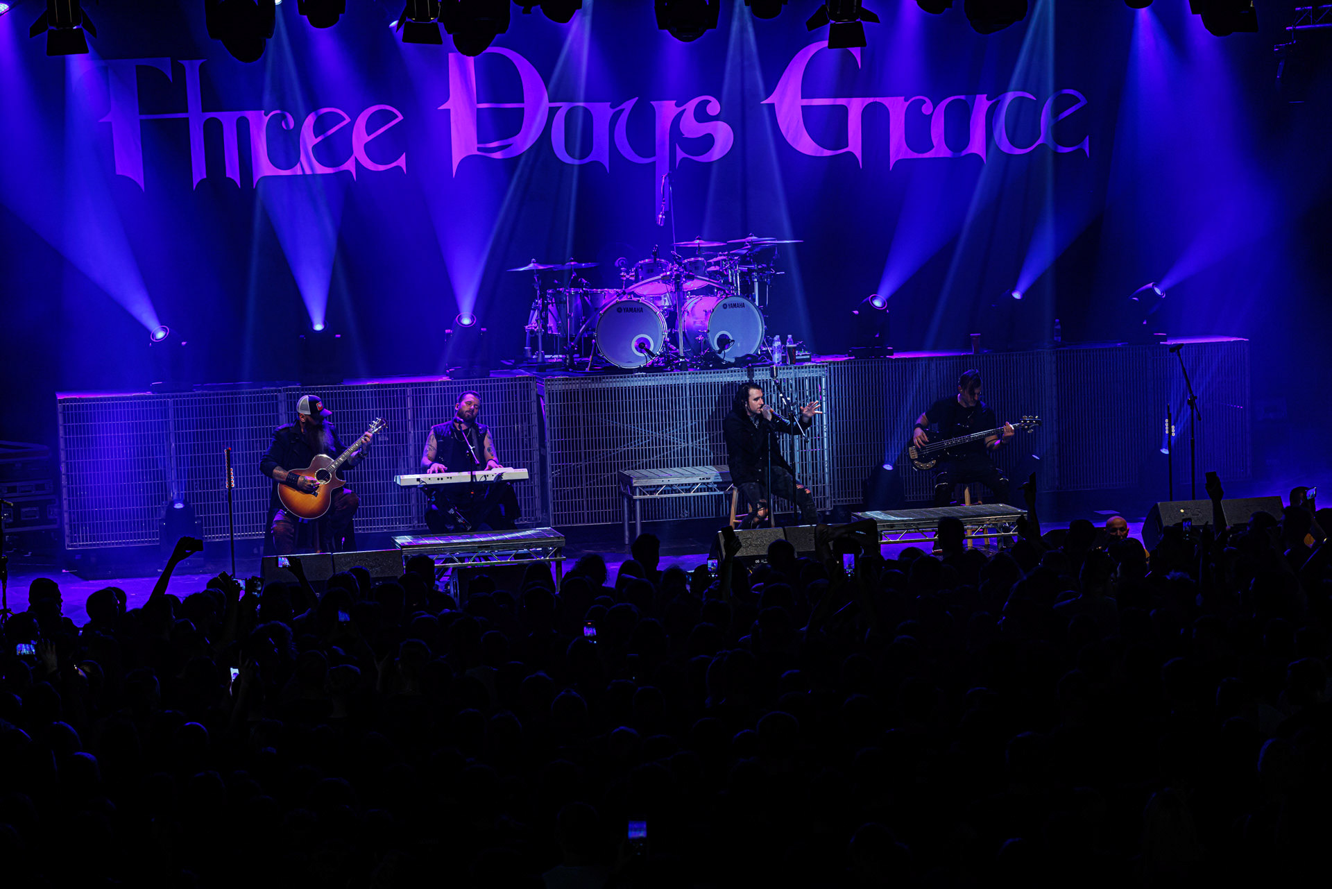 7.10.2022 Warszawski koncert Three Days Grace w klubie Progresja.Kanadyjczycy promuja nowy album EXPLOSIONS.n/z Barry Stock – gitara, n/z Brad Walst – gitara basowa, n/z Neil Sanderson – perkusja, instrumenty klawiszowe, n/z Matt Walst – wokal,Produkcja Knock Out Productions, Fot. Andrzej Wasilkiewicz/Reporter
