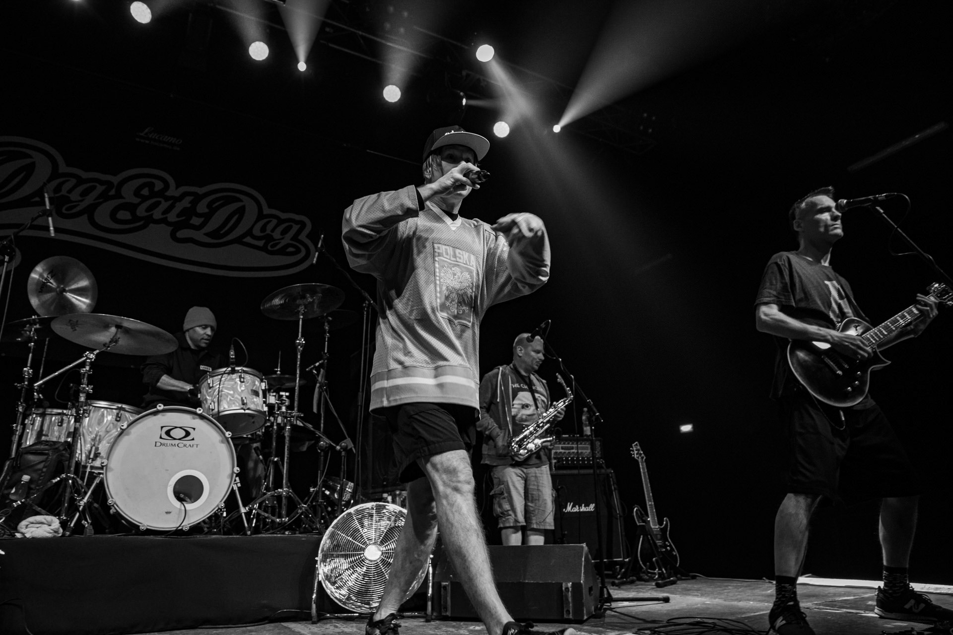 30.11.2021 koncert Dog Eat Dog - USA - hardcore, punkrock, rap, metal, hip hop, reggae, soul, funk,n/z Dave Neabore (bass), n/z John Connor (vocals), n/z Brandon Finley (drums), n/z Roger Hammerli (guitar),n/z Bozez (sax &amp; beer),koncert Warszawa, Progresja 25 lat albumu Play Games -  Dog Eat Dog.fot. Andrzej Wasilkiewicz/Reporter