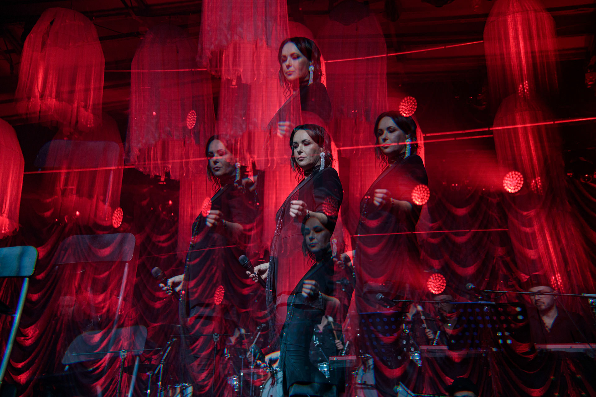 5.12.2021 Kasia Kowalska akustycznie w Klubie Stodola.n/z Kasia Kowalska - wokal,n/z Jerzy Runowski - gitara,n/z Pawel Grudniak - bass,n/z Marcin Karel - gitara,n/z Barek Pawlus - perkusja,Rock, rock progresywny, rock alternatywny, polski rock, pop-rock.fot. Andrzej Wasilkiewicz/Reporter