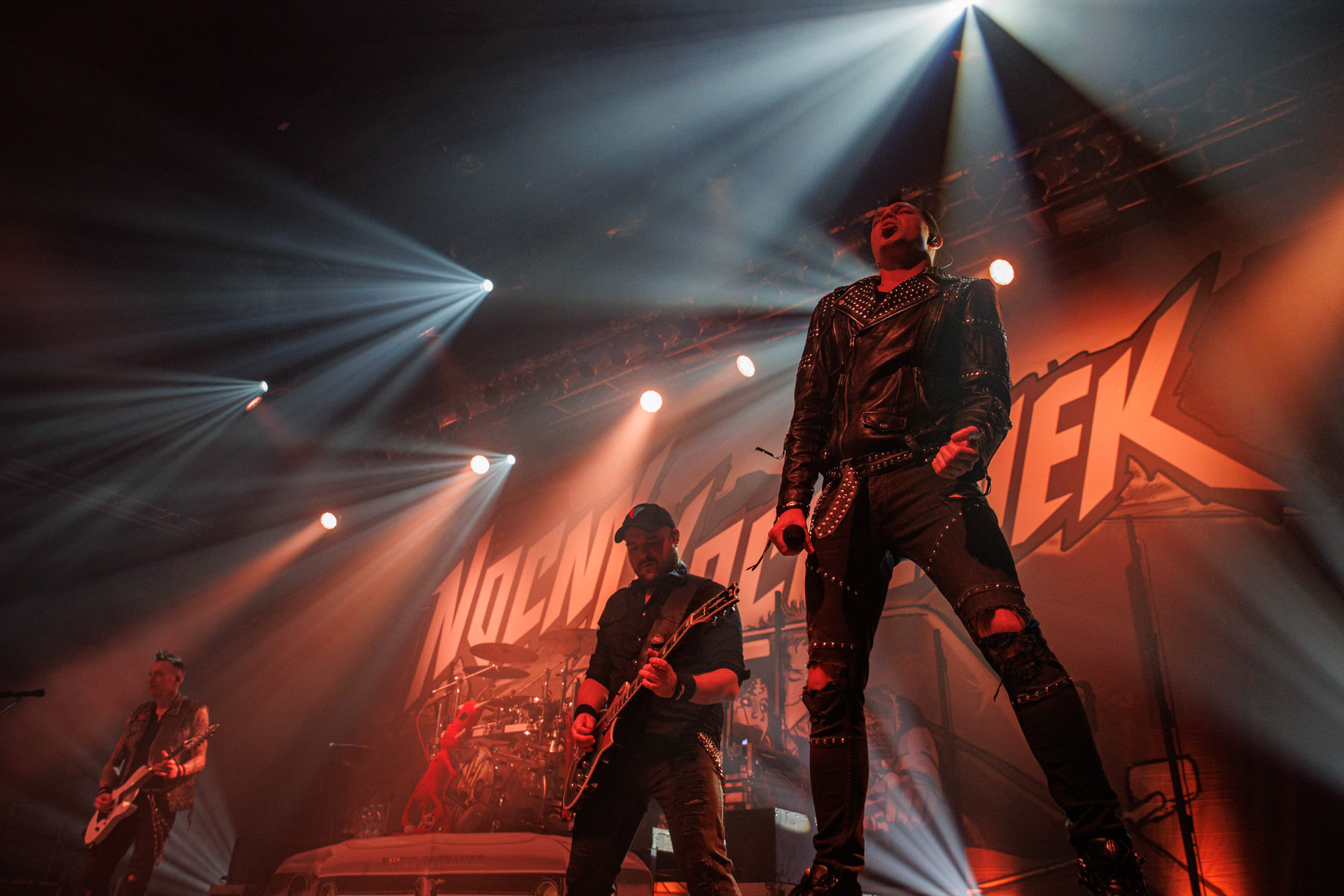 18.12.2021 Nocny Kochanek - Antysylwester Antyradia,18 lat klubu Progresja,Nocny Kochanek - koncert Warszawa,Progresja, Zdrajcy Metalu, klasyczny heavy metal, Alter Ego, Night Mistress.n/z Krzysiek Sokolowski – wokal, n/z Robert Kazon Kazanowski – gitara, Fot. Andrzej Wasilkiewicz/Reporter