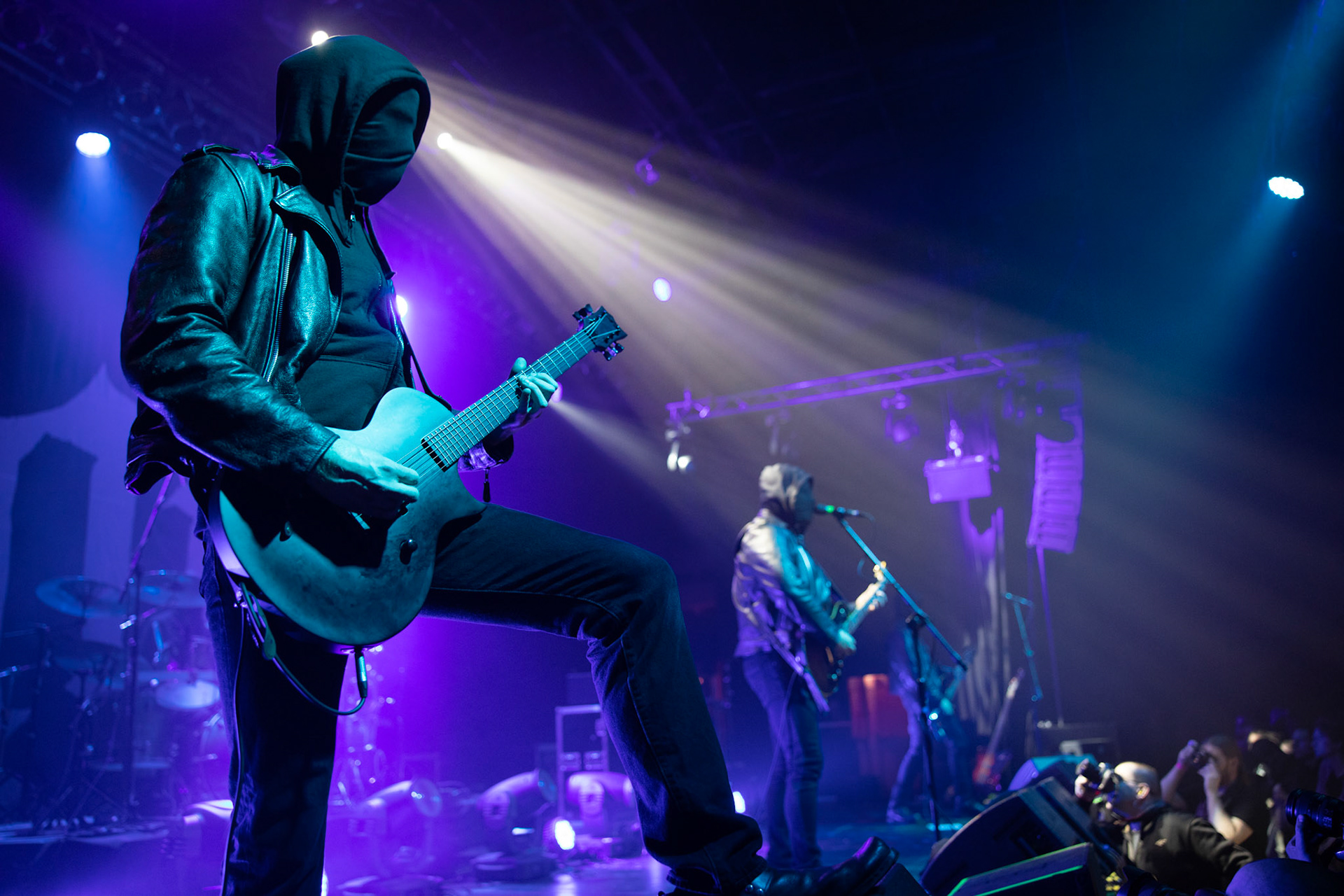 Mgła – polska grupa black metalowa powstała w Krakowie, pod przewodnictwem wokalisty i gitarzysty Mikołaja „M.” Żentary, warszawski koncert w Progresji odbył się w ramach europejskiej trasy koncertowej Mgły, organizowany przez Left Hand Sounds, metal, blackmetal,  Andrzej Wasilkiewicz/Reporter