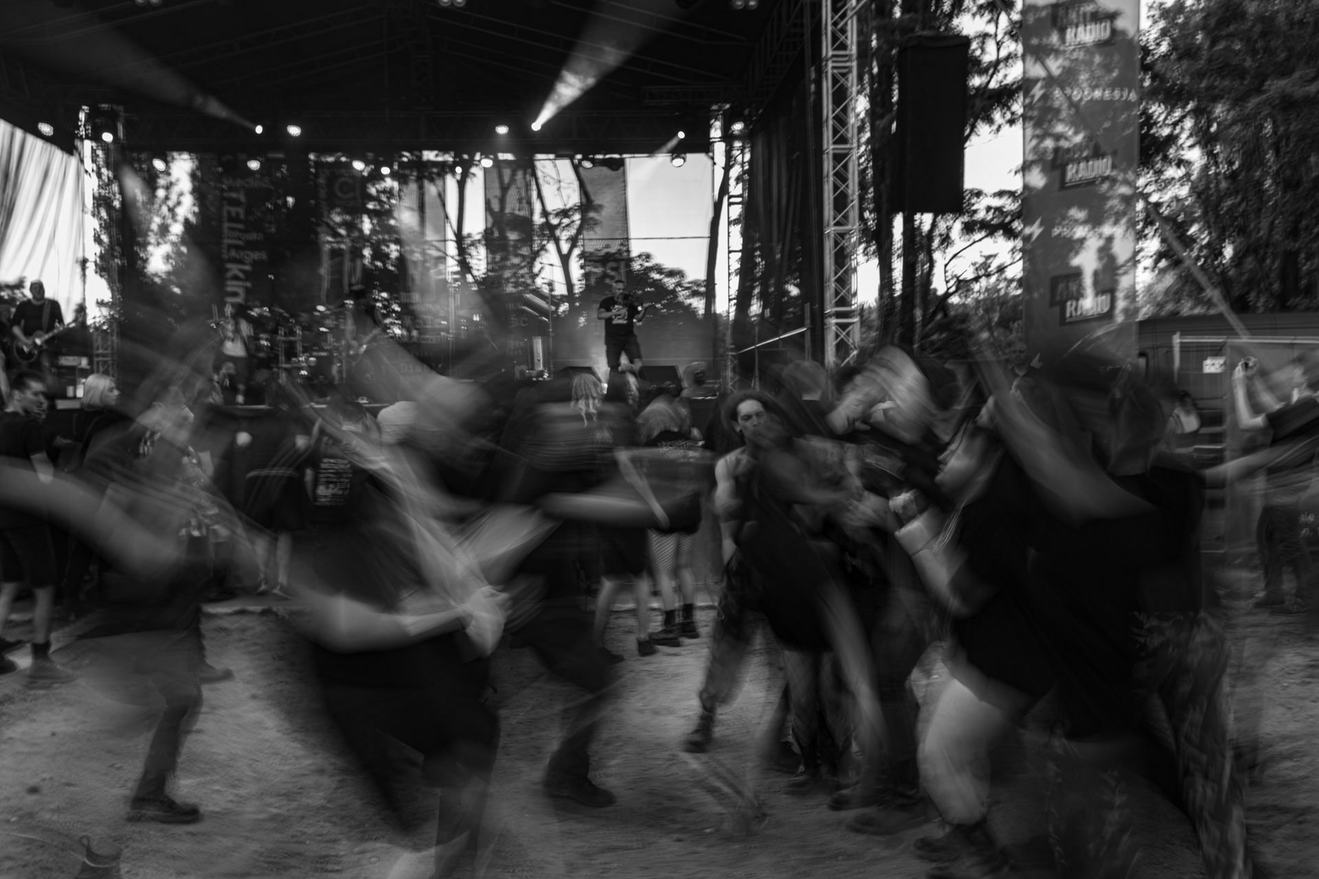 Hunter - postpandemoniczny koncert z okazji XXXV-lecia.Progresja - Gramy do Woli, Warszawa.Publicznosc Hunter - pogo. Letnia Scena Progresji.fot. Andrzej Wasilkiewicz/Reporter