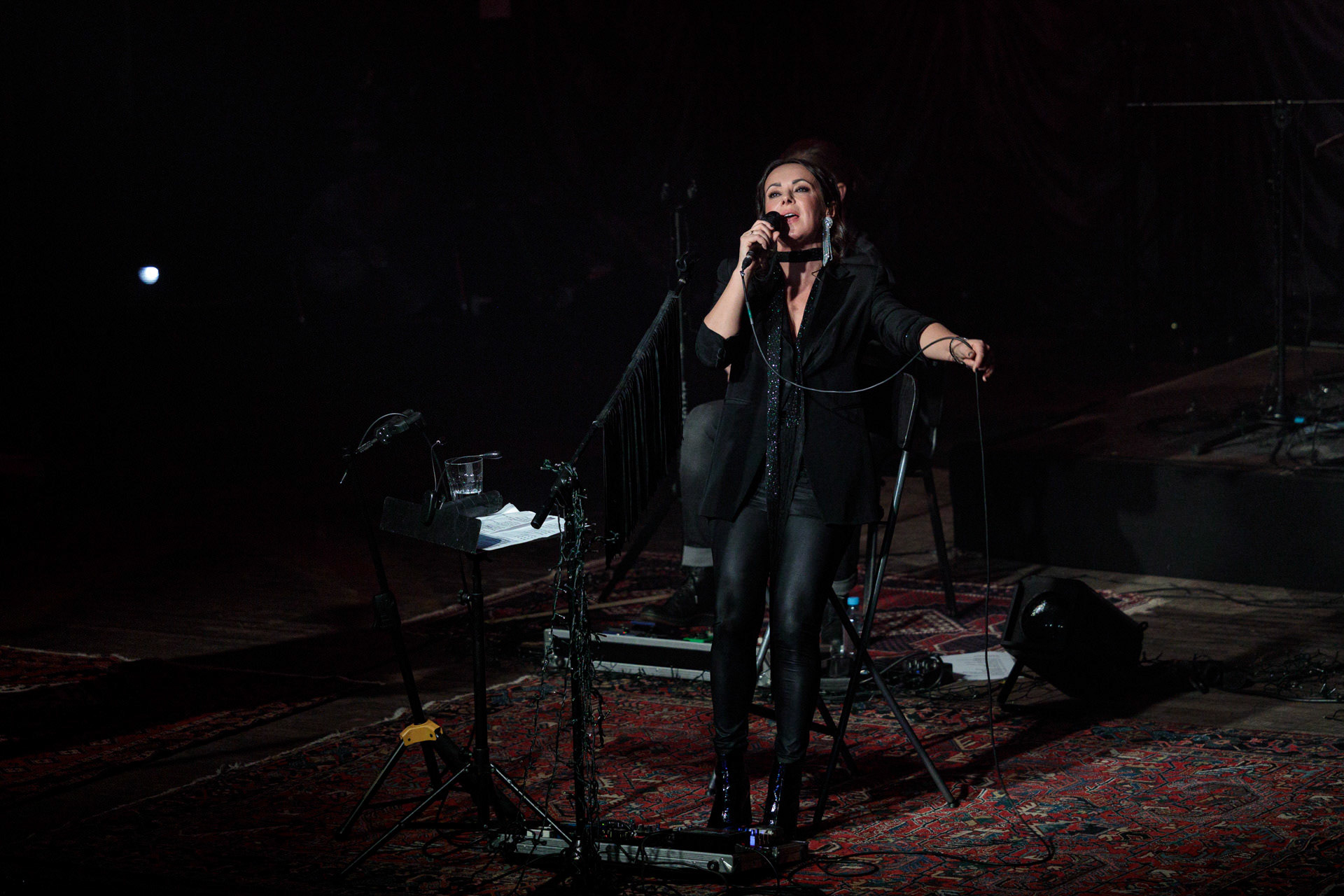 5.12.2021 Kasia Kowalska akustycznie w Klubie Stodola.n/z Kasia Kowalska - wokal,n/z Jerzy Runowski - gitara,n/z Pawel Grudniak - bass,n/z Marcin Karel - gitara,n/z Barek Pawlus - perkusja,Rock, rock progresywny, rock alternatywny, polski rock, pop-rock.fot. Andrzej Wasilkiewicz/Reporter