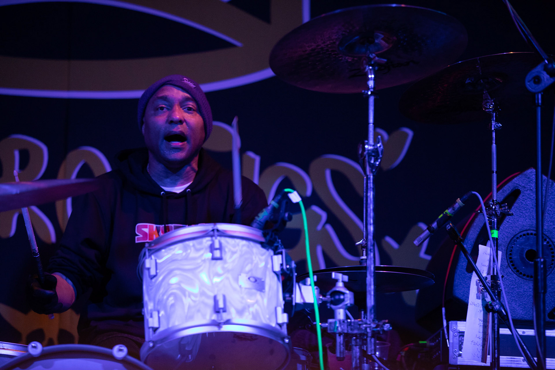 Dog Eat Dog - USA - hardcore, punkrock, rap, metal, hip hop,reggae, soul, funk,
Dave Neabore (bass), 
John Connor (vocals), 
Brandon Finley (drums) 
Roger Hämmerli (guitar)
Bozez (sax & beer)
koncert w Warszawskiej Progresji w ramach trasy 25 lat All Boro Kings zespołu Dog Eat Dog.
fot. Andrzej Wasilkiewicz/Reporter