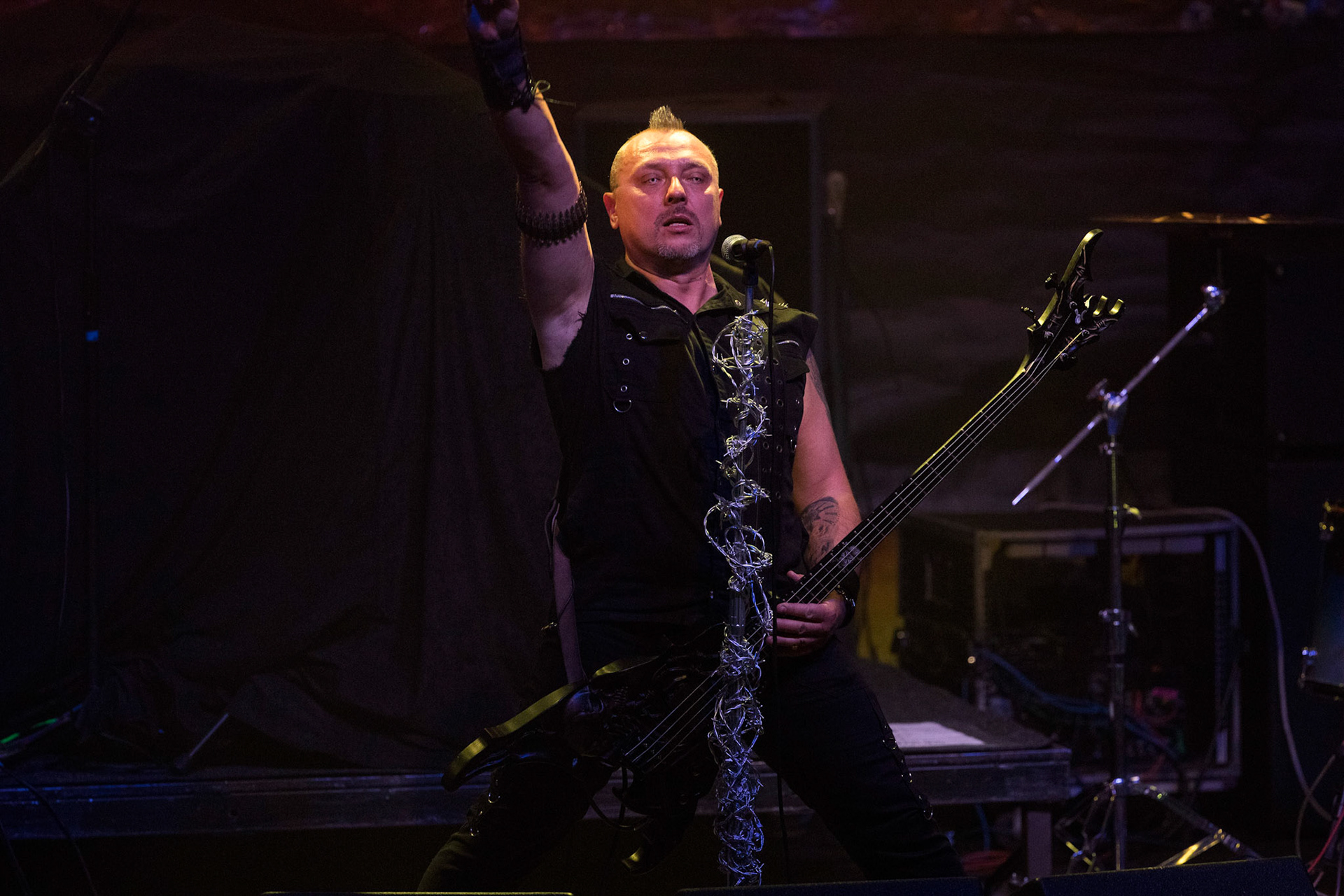 Legendy Metalu QUO VADIS - Thrash Metal - koncert Legendy Metalu w warszawskiej Progresji,
Tomasz "Skaya" Skuza - bass/vocal
Ian "Źdźbło" Bemolator- guitar
Mateusz "Matek" Lazar - guitar
Szymon "Sajmon" Synówka - drums
fot. Andrzej kaziq Wasilkiewicz