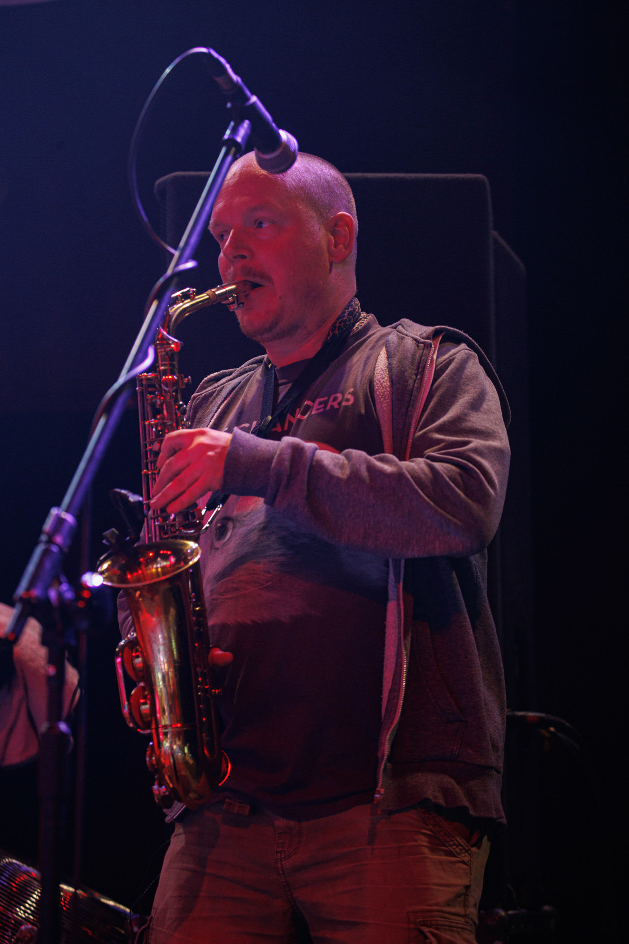 30.11.2021 koncert Dog Eat Dog - USA - hardcore, punkrock, rap, metal, hip hop, reggae, soul, funk,n/z Bozez (sax &amp; beer),koncert Warszawa, Progresja 25 lat albumu Play Games -  Dog Eat Dog.fot. Andrzej Wasilkiewicz/Reporter