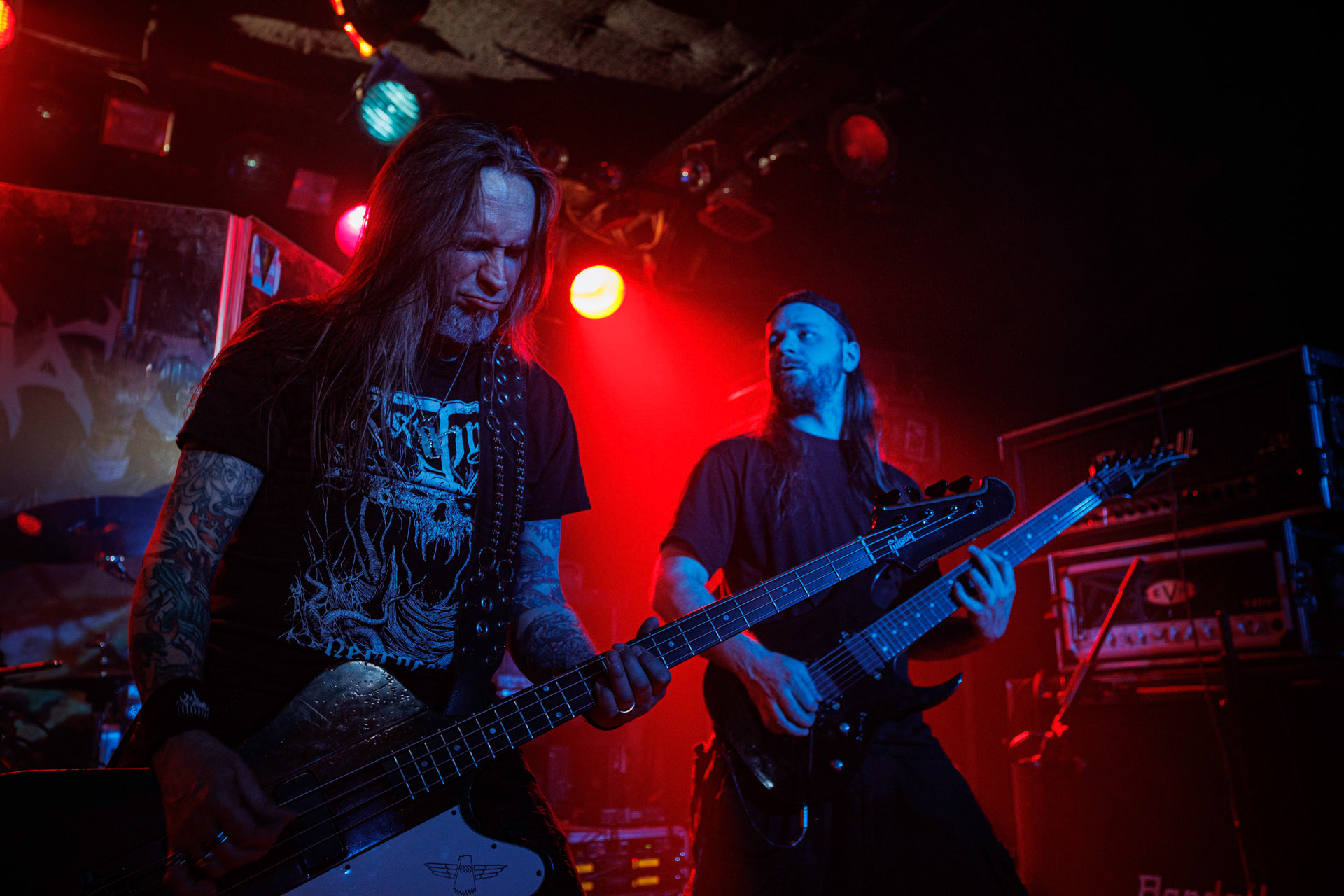 18.03.2022 VIRGIN SNATCH - INFERNALIS RESURGENTIS - Warszawski koncert zespolu VIRGIN SNATCH,thrash metal, death metal,n/z Pawel Pasek - gitara, n/z Piotr "Aniol" Wacisz  gitara basowa,  fot. Andrzej Wasilkiewicz/Reporter