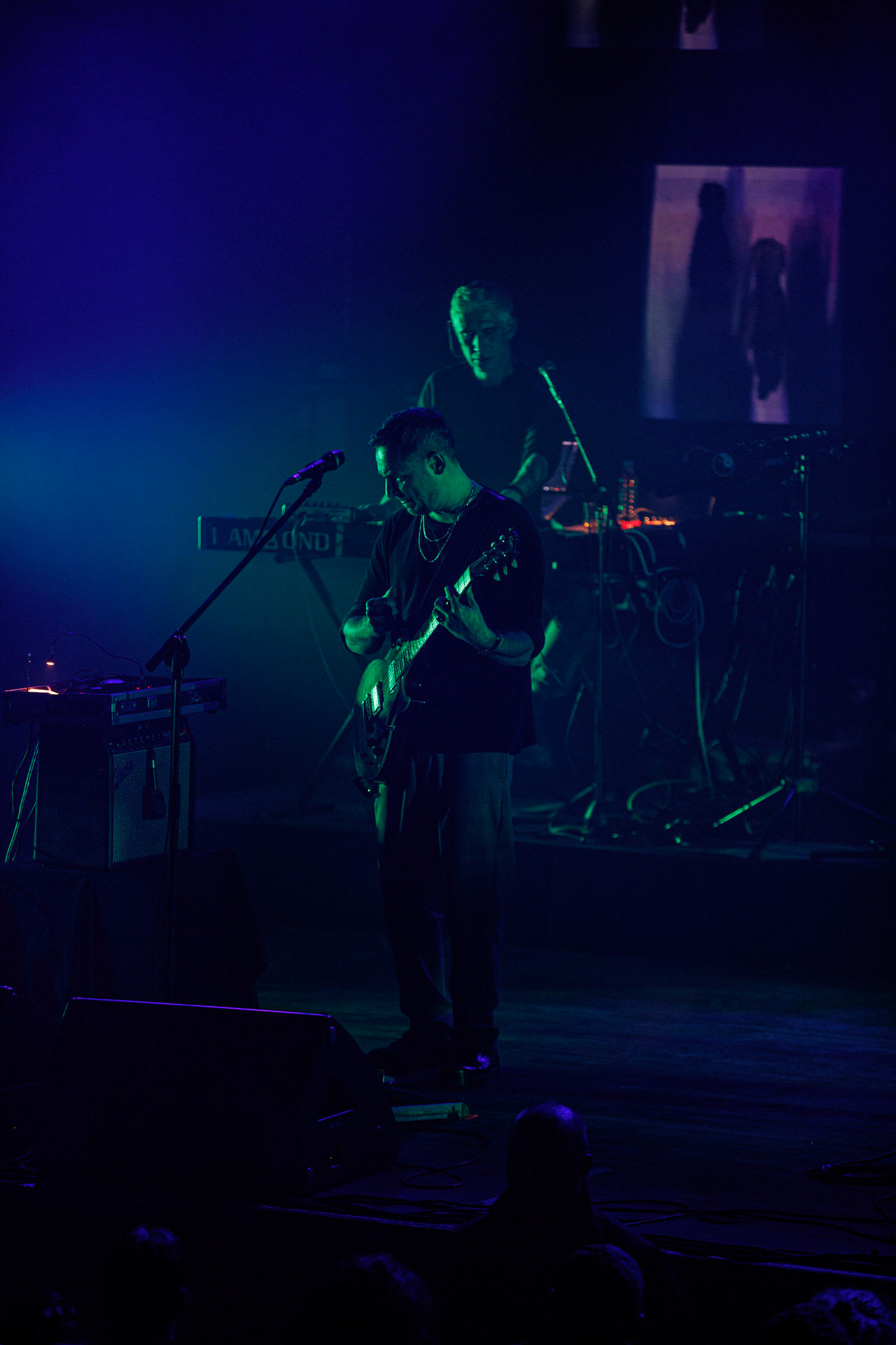 Lao Che - „Trasa Pozegnalna - No to Che”  17.11.2021 Warszawa klub Stodola.n/z Hubert „Spiety” Dobaczewski – wokal, gitara rytmiczna,n/z Karol Gola – saksofon barytonowy, flet, instrumenty klawiszowe,n/z Filip „Wieza” Rozanski – instrumenty klawiszowe,rock alternatywny, crossover, rock, metal, folk, piosenka aktorska, elektro, słuchowisko,fot. Andrzej Wasilkiewicz/REPORTER