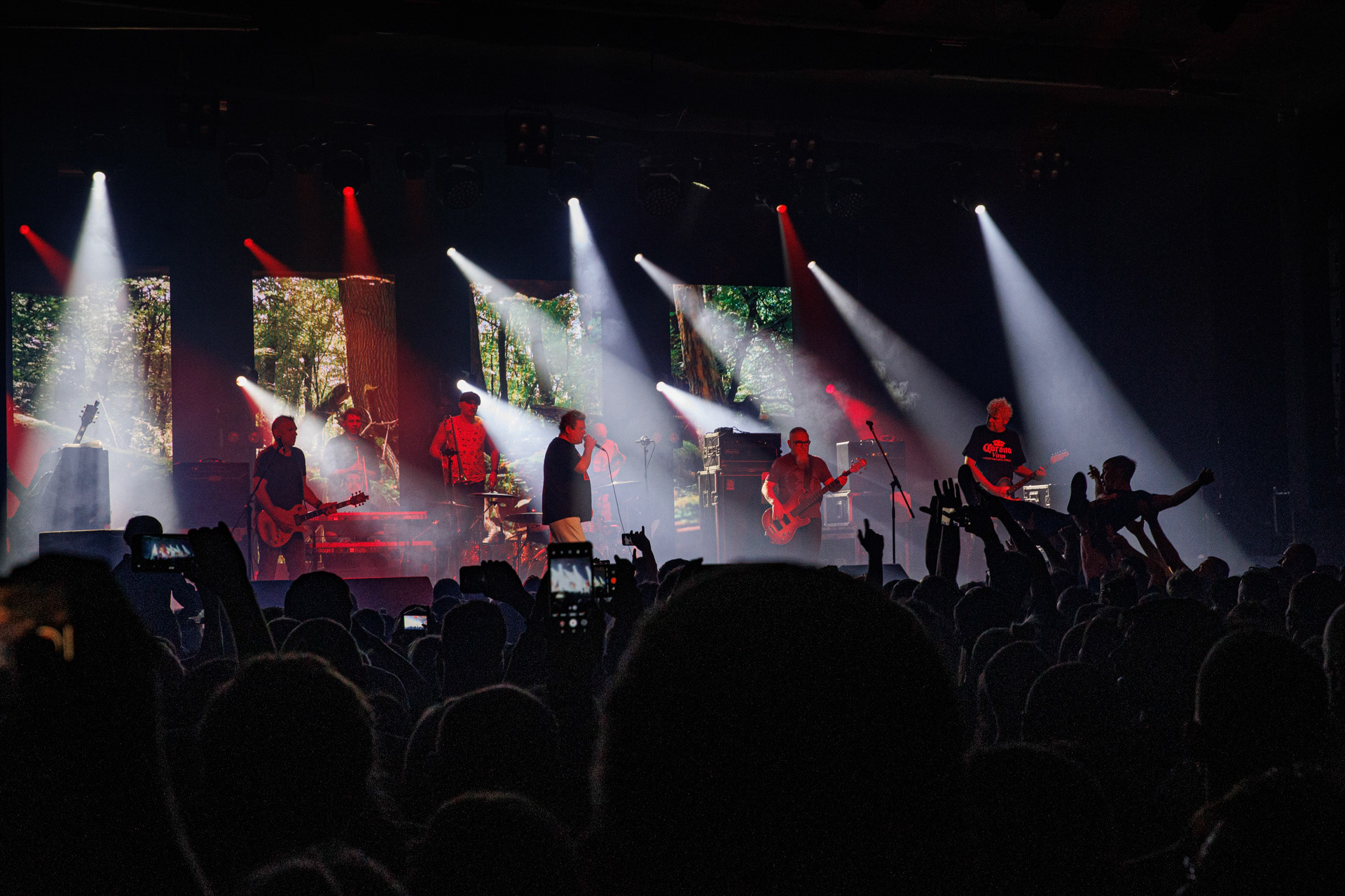 15.01.2022 KULT - koncert Pomaranczowa Trasa 2021/2022 - Warszawa Stodoła, Kult konczy w doskonalej formie przeniesiony z jesieni ostatni koncert Pomaranczowej Trasy 2021, publicznosc nie zawiodla, pelna sala.   n/z Tomasz Goehs perkusja,Rock, rock progresywny, rock alternatywny, punk, nowa fala, polski rock.fot. Andrzej kaziq Wasilkiewicz/Reporter