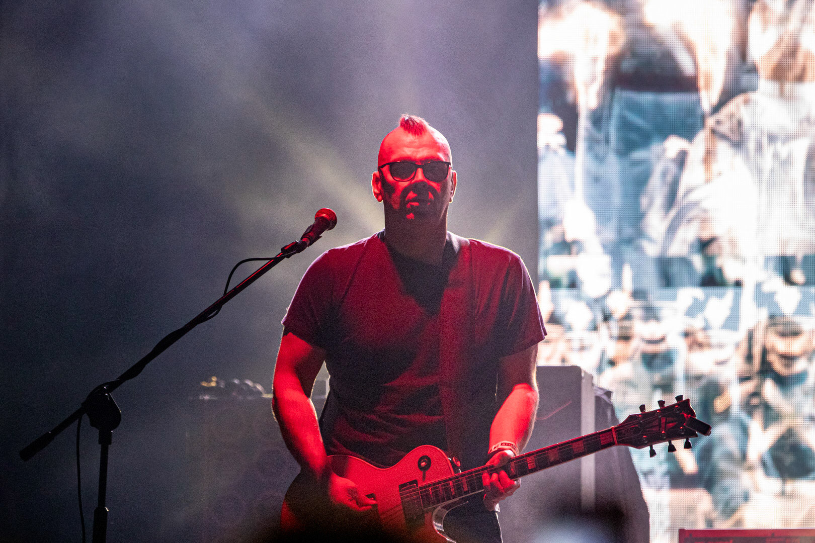 KULT - koncert w ramach Pomaranczowej Trasy 2020 - MUZYCZNA SYRENKA. 9 pazdziernika 2020, Warszawa, Stadion Syrenki. n/z. Wojciech Jabłonski gitara, rock progresywny, rock alternatywny, punk, nowa fala.fot. Andrzej kaziq Wasilkiewicz/Reporter