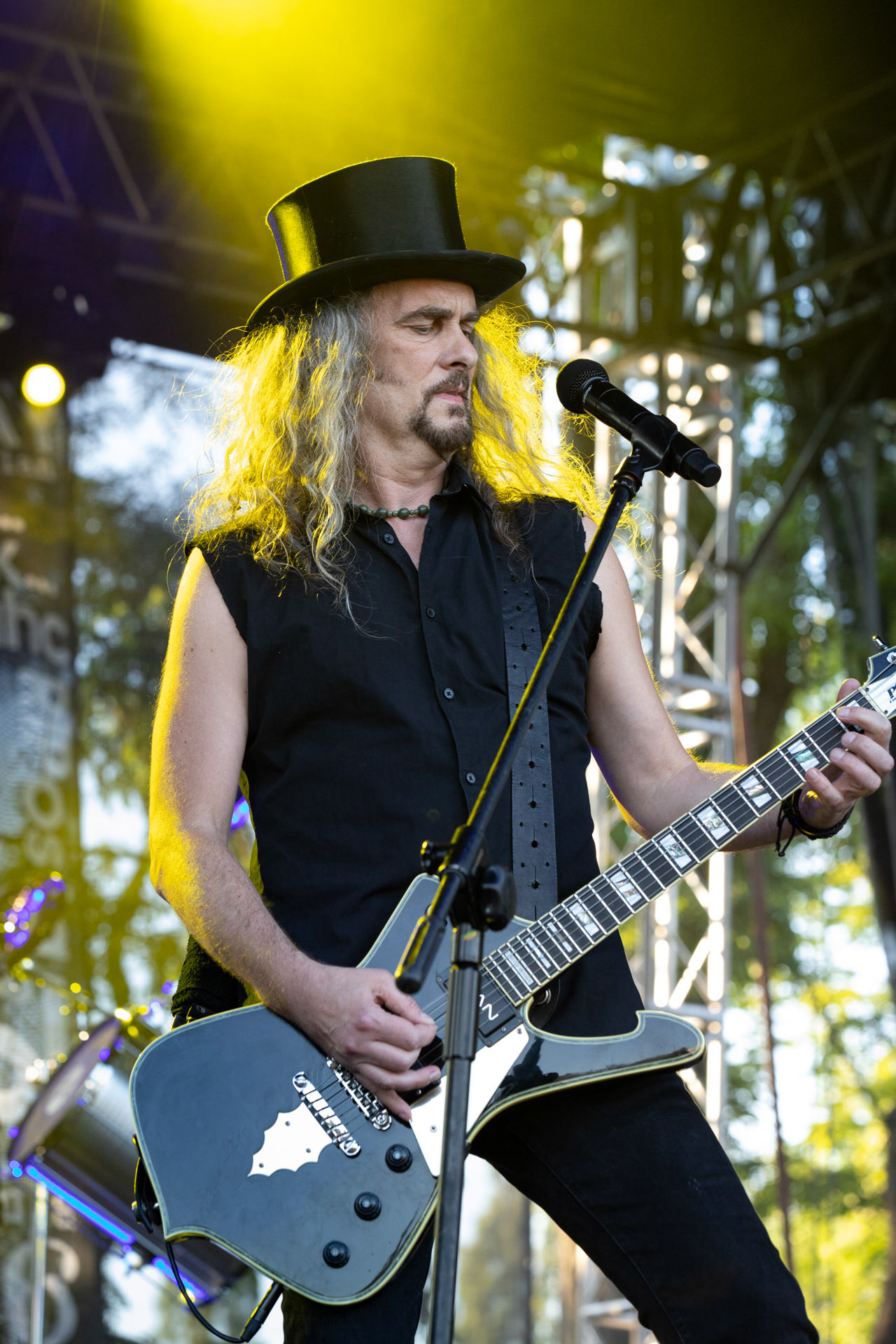 Hunter - postpandemoniczny koncert z okazji XXXV-lecia.Progresja - Gramy do Woli, Warszawa.Paweł „Drak” Grzegorczyk – wokal, gitara,Letnia Scena Progresji.fot. Andrzej Wasilkiewicz/Reporter