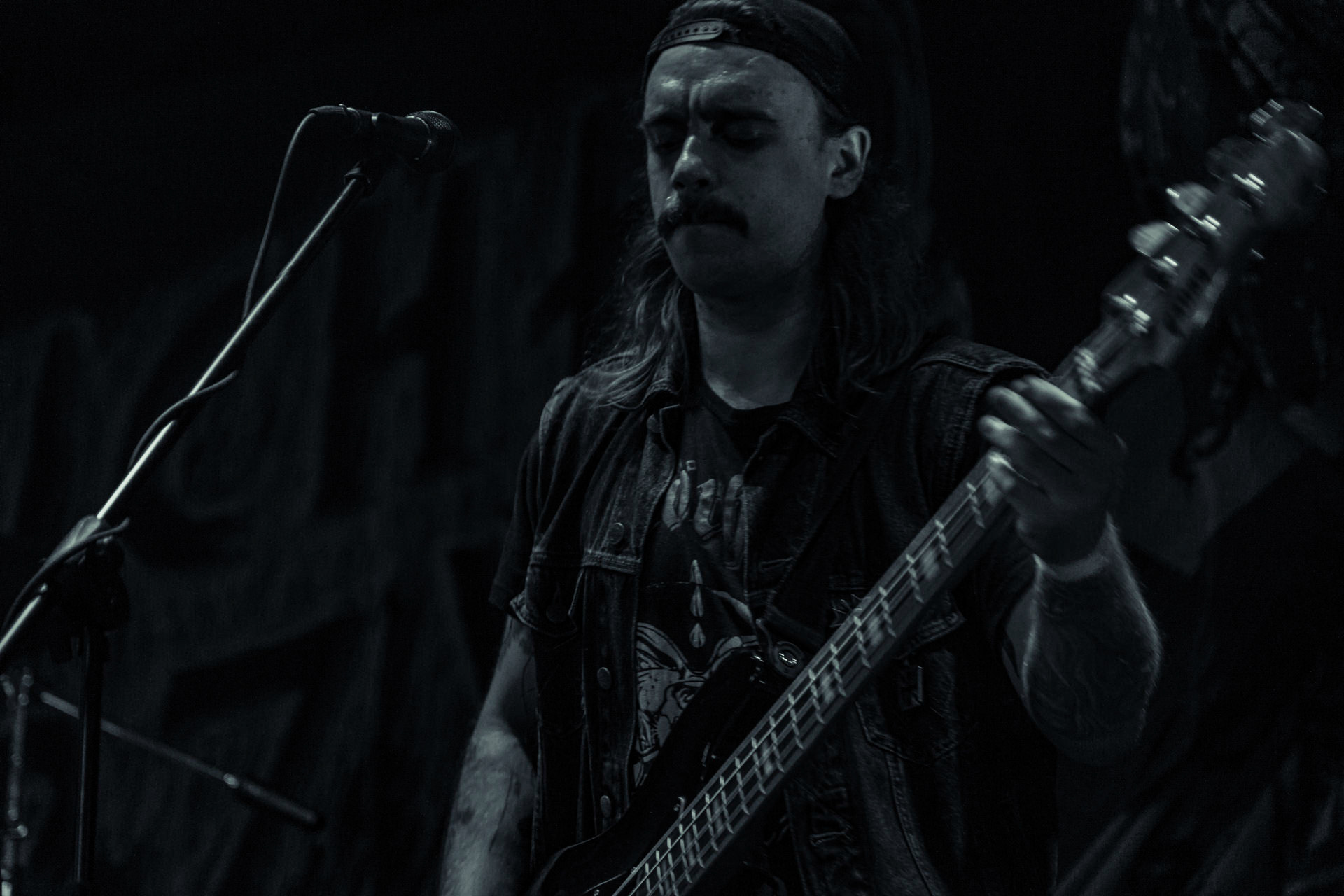 DILDOID (space sex rock)w składzie:Captain Paradox - klawisze i wokalLaser Dick - bass i wokalBilly The Gates - gitaraReverend Blind - garyKapela dla fanów Hawkwind, “On Parole” Motorhead Produkcja Left Hand Soundsfot. Andrzej Wasilkiewicz/kaziq.com