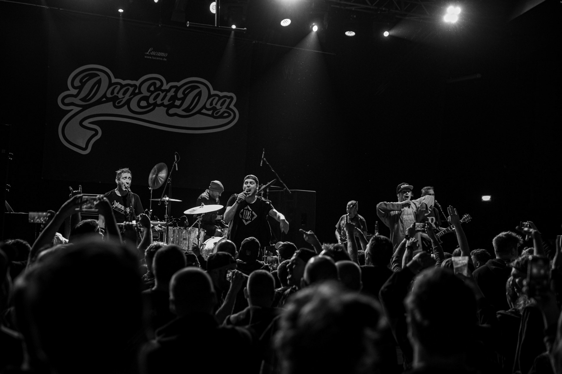 30.11.2021 koncert Dog Eat Dog - USA - hardcore, punkrock, rap, metal, hip hop, reggae, soul, funk,n/z Dave Neabore (bass), n/z John Connor (vocals), n/z Brandon Finley (drums), n/z Roger Hammerli (guitar),n/z Bozez (sax &amp; beer),koncert Warszawa, Progresja 25 lat albumu Play Games -  Dog Eat Dog.fot. Andrzej Wasilkiewicz/Reporter