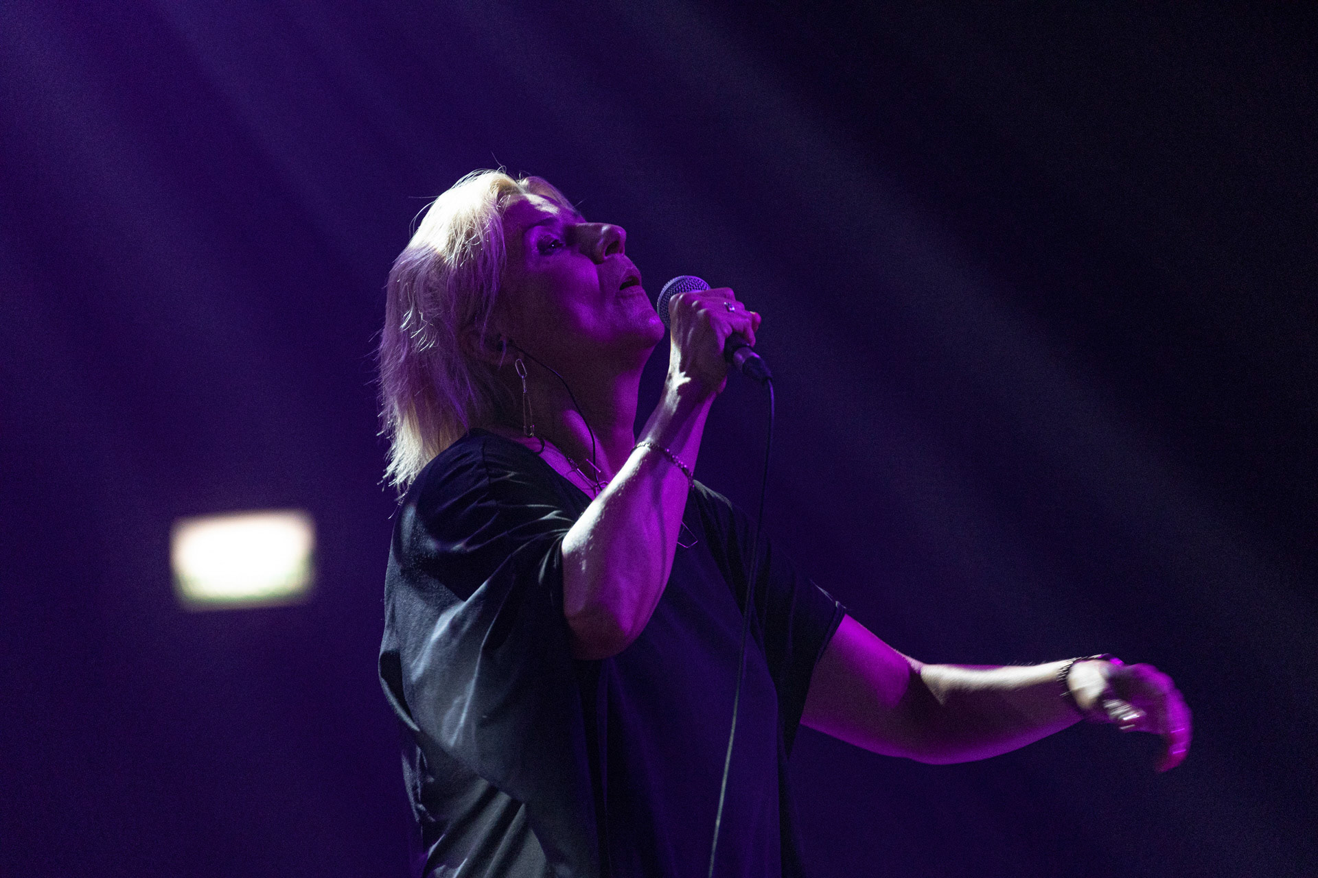 30.08.2022 Fundacja Bezpieczne Niebo wraz z klubem Progresja serdecznie zapraszają na specjalny koncert charytatywny dla Szymona Stankiewicza, który walczy z nowotworem.  KASIA NOWICKA - NOVIKA (wraz z DJ Spox).Od lat jedna z najbardziej aktywnych postaci na polskiej scenie muzycznej.Wokalistka, która początkowo udzielała się w zespole Futro i u boku Smolika, asolowo zadebiutowała w 2006 roku albumem „Tricks Of Life” nominowanym doPaszportu Polityki. Kolejne płyty: „Lovefinder” (2010) i album z remixami „Mixfinder” (2011) zostały nagrodzone Fryderykami w kategorii klubowej. Ostatni solowy album Noviki zatytułowany „Bez Cukru” ukazał się w 2019 roku i zebrał świetne recenzje, a piosenki „Lekko” i „Słabości” często gościły na antenach radiowych. W roku 2021 Novika obchodziła jubileusz 20 lat obecności na scenie i wydała z tej okazji album z nowymi wersjami jej przebojów – Novika 2.0.Chociaż nie gra już jako dj, Novika regularnie występuje wokalnie w klubach w całym kraju w ramach duetu Novika &amp; Mr.Lex. Zagrała na najważniejszych polskich festiwalach (Open’er, FreeForm, Audioriver, Tauron Nowa Muzyka). Od przeszło 15. lat prowadzi również autorskie audycje radiowe. Gościła już na antenach wielu stacji, obecnie prowadzi audycję Lekko w Radiu KAMPUS.Organizacja Progresja i Fundacja Bezpieczne Niebo. fot. Andrzej Wasilkiewicz/kaziq.com