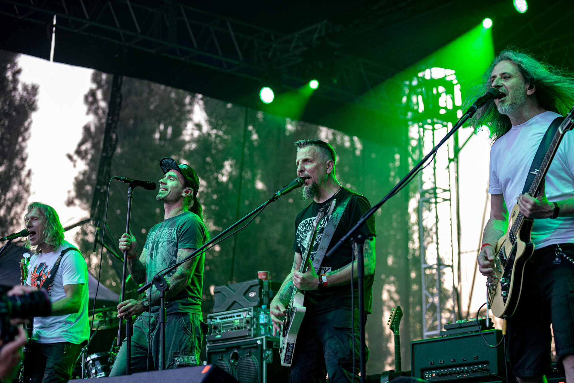 Koncert Luxtorpeda 10 urodziny. Warszawa Progresja.Gramy do Woli.n/z.Robert „Litza” Friedrich – gitara, wokal,n/z.Przemysław „Hans” Frencel – wokal, rapn/z.Robert „Drężmak” Drężek – gitaran/z.Krzysztof „Kmieta” Kmiecik – gitara basowan/z.Tomasz „Krzyżyk” Krzyżaniak – perkusjaFot. Andrzej kaziq Wasilkiewicz/Reporter