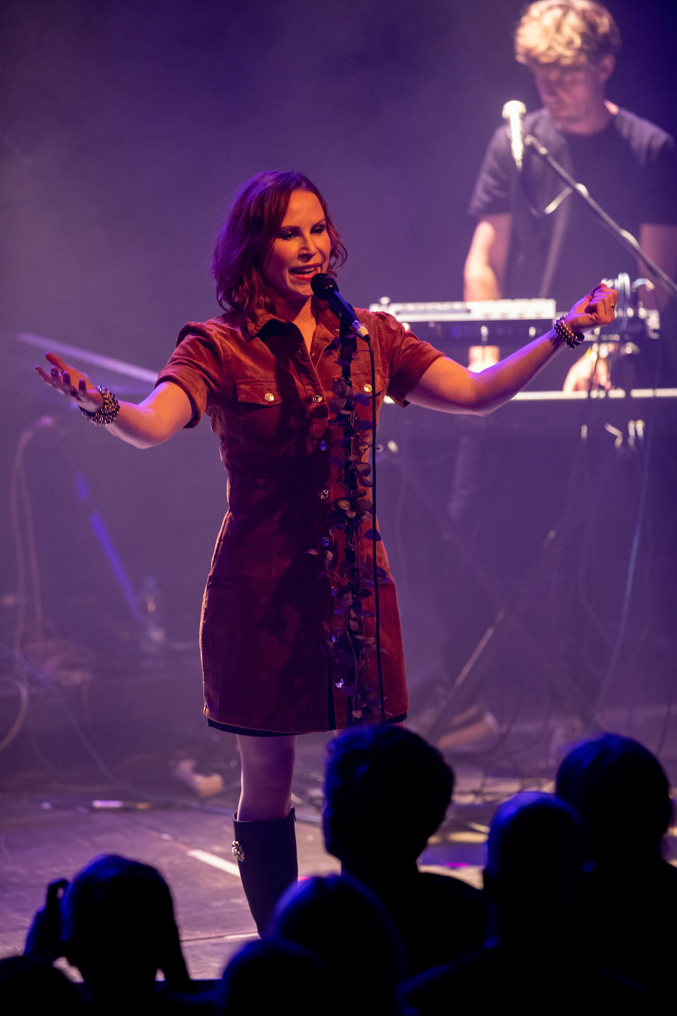 The Gathering: holenderska grupa rockowa, trasa The Gathering_30th Anniversary od doom-metalowego brzmienia z lat 90 po melodyjne i klimatyczne rejony rocka, trip-rock, post-rock, metalu, czy shoegaze. Koncert Warszawa Progresja, HQ44

The Gathering w składzie:
Silje Wergeland – wokal
Rene Rutten – gitara
Hans Rutten – perkusja
Frank Boeijen – klawisze
Hugo Prinsen Geerligs – bass
fot. Andrzej kaziq Wasilkiewicz/Reporter