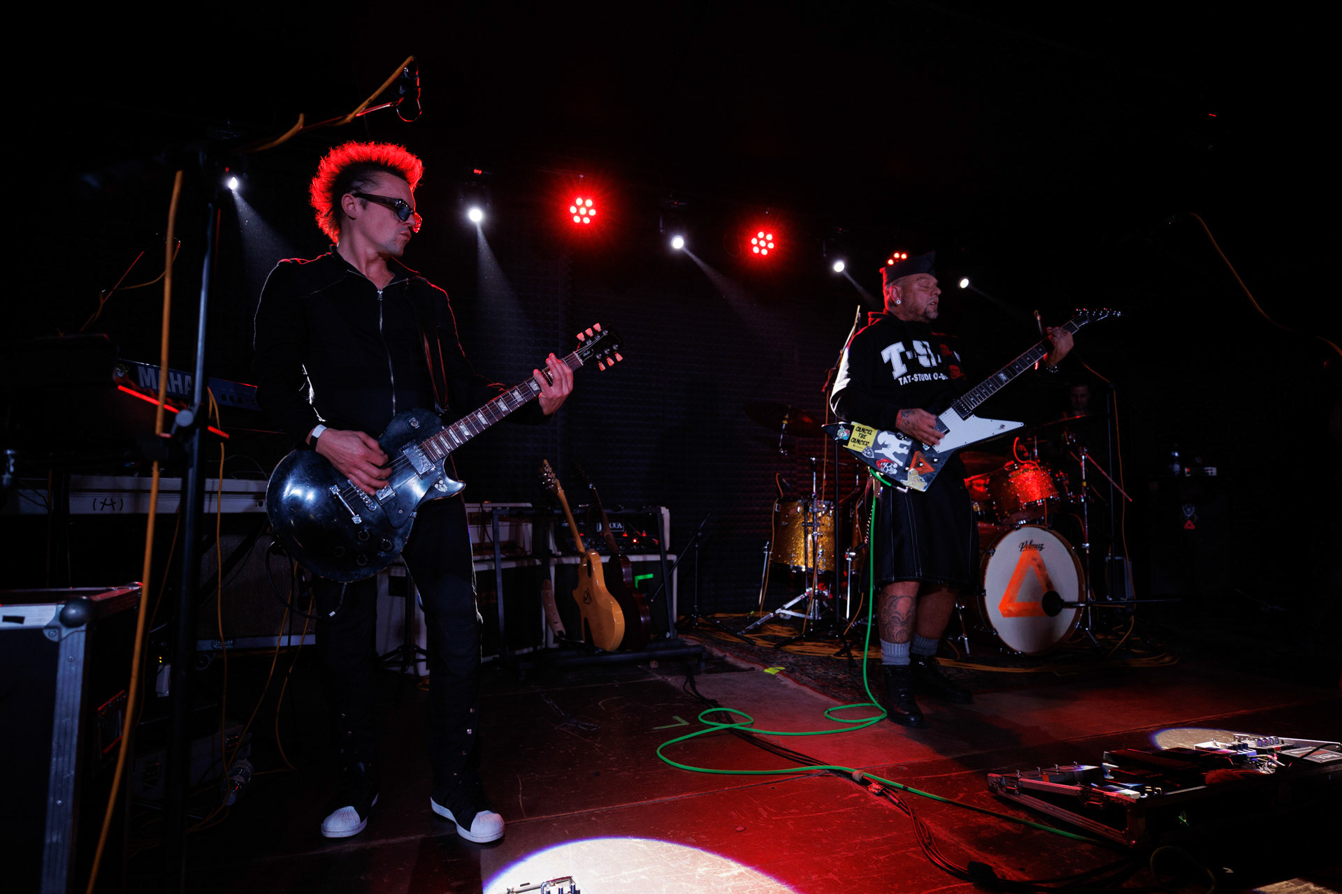 12.11.2021 Lipali - koncert Warszawa klub Remont.Najnowszy album „MOSTY, RZEKI, LUDZIE”.Tomasz Lipa Lipnicki - wokal, gitara,Roman Bereznicki - gitara, klawisze, wokal,Rock, rock progresywny, rock alternatywny, polski rock.fot. Andrzej kaziq Wasilkiewicz/Reporter